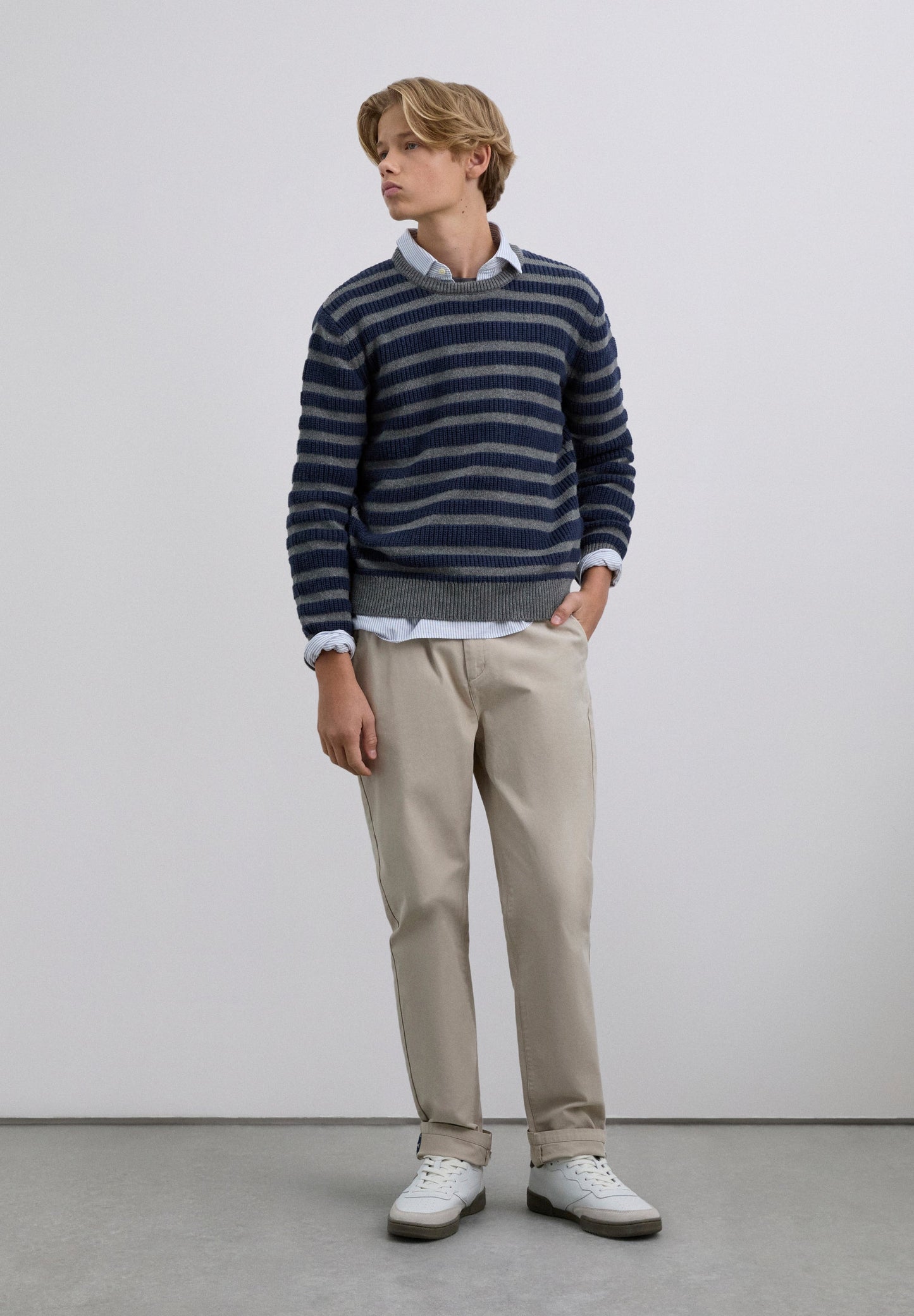 STRIPED ROUND NECK SWEATER