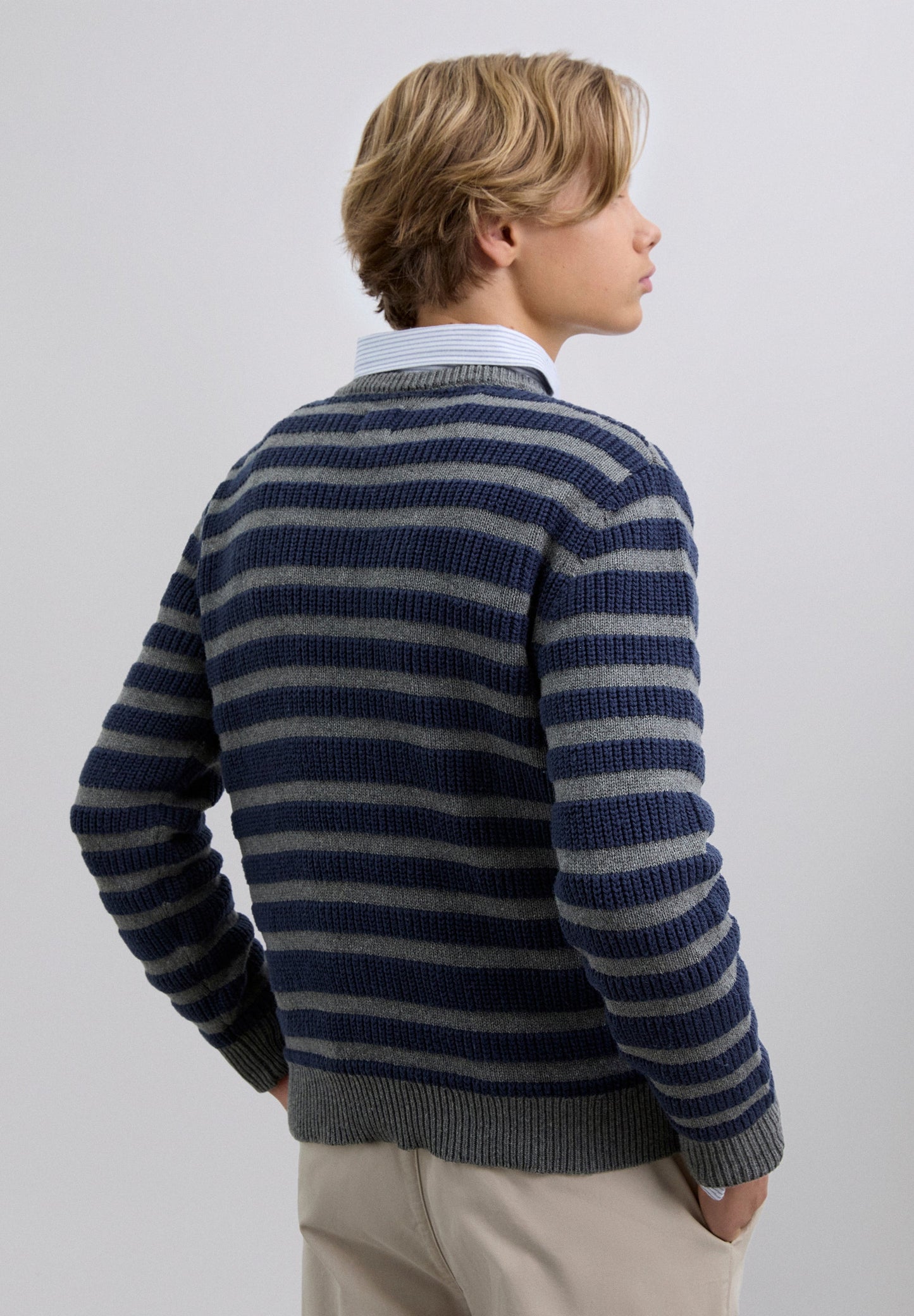 STRIPED ROUND NECK SWEATER