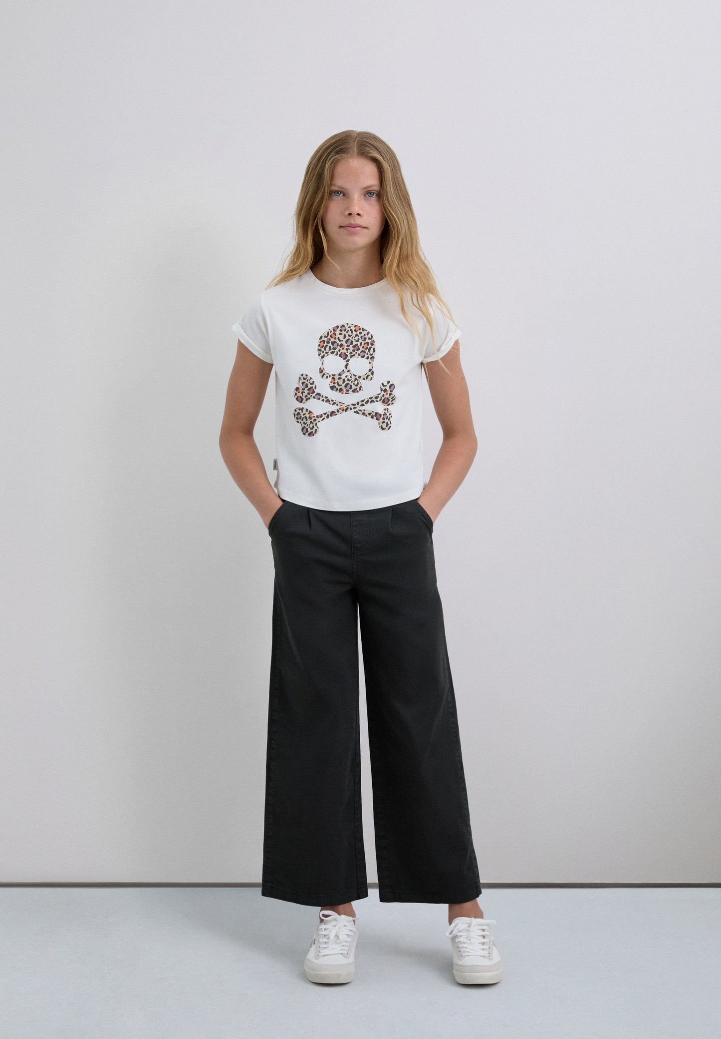 T-SHIRT WITH SKULL PRINT