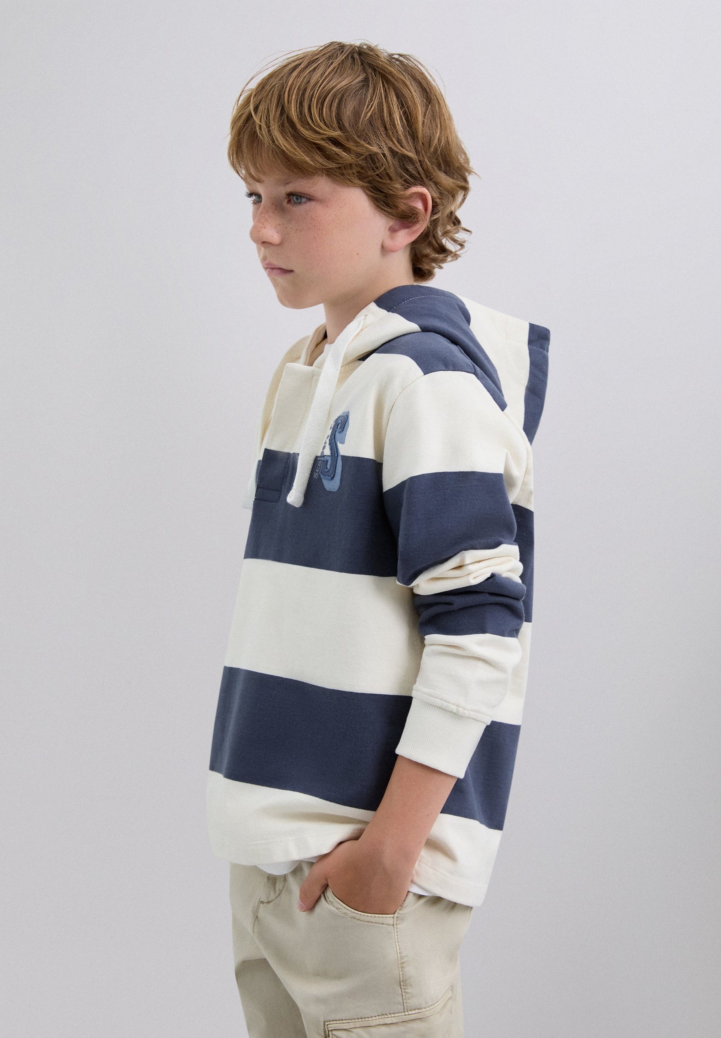 STRIPED HOODIE WITH SKULL