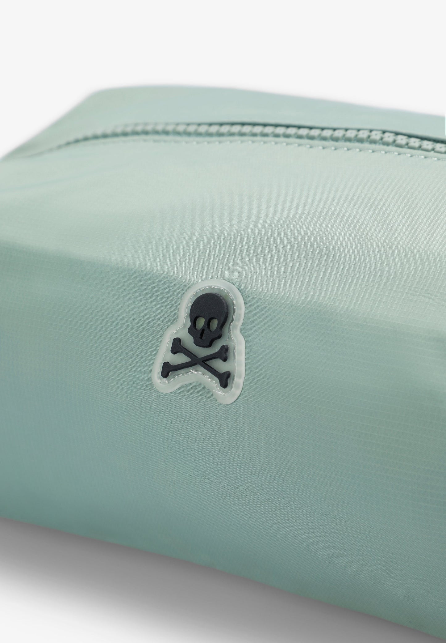 TECHNICAL TOILETRY BAG WITH HANDLE