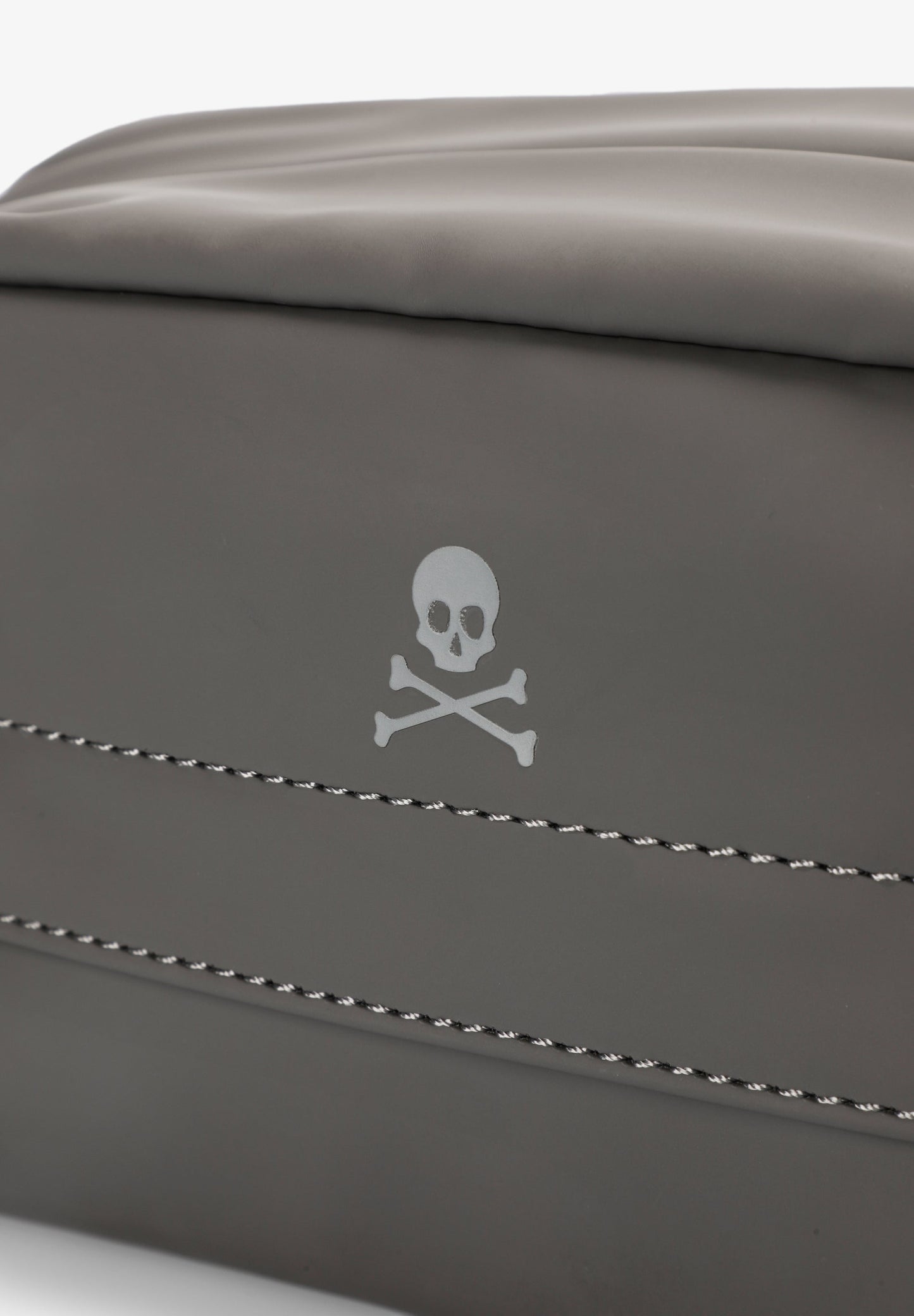 REFLECTIVE LOGO TOILETRY BAG