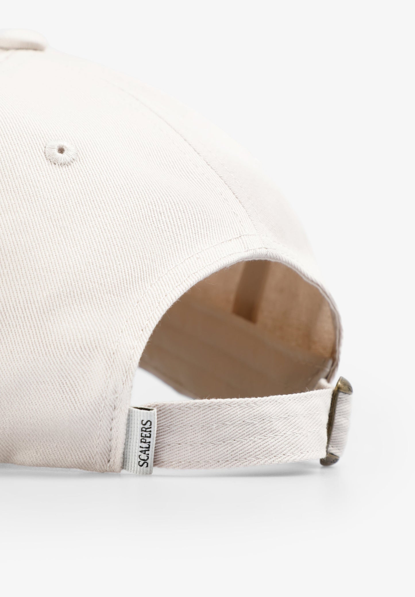 CAP WITH CONTRAST EMBROIDERY