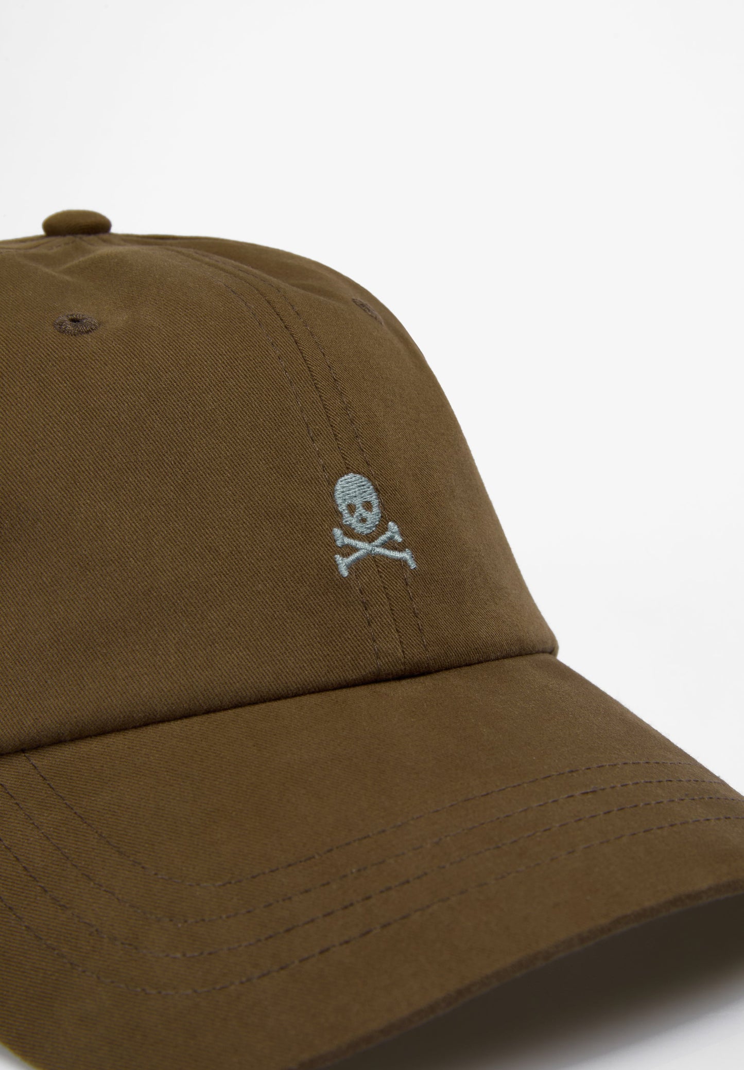 CAP WITH CONTRAST SKULL