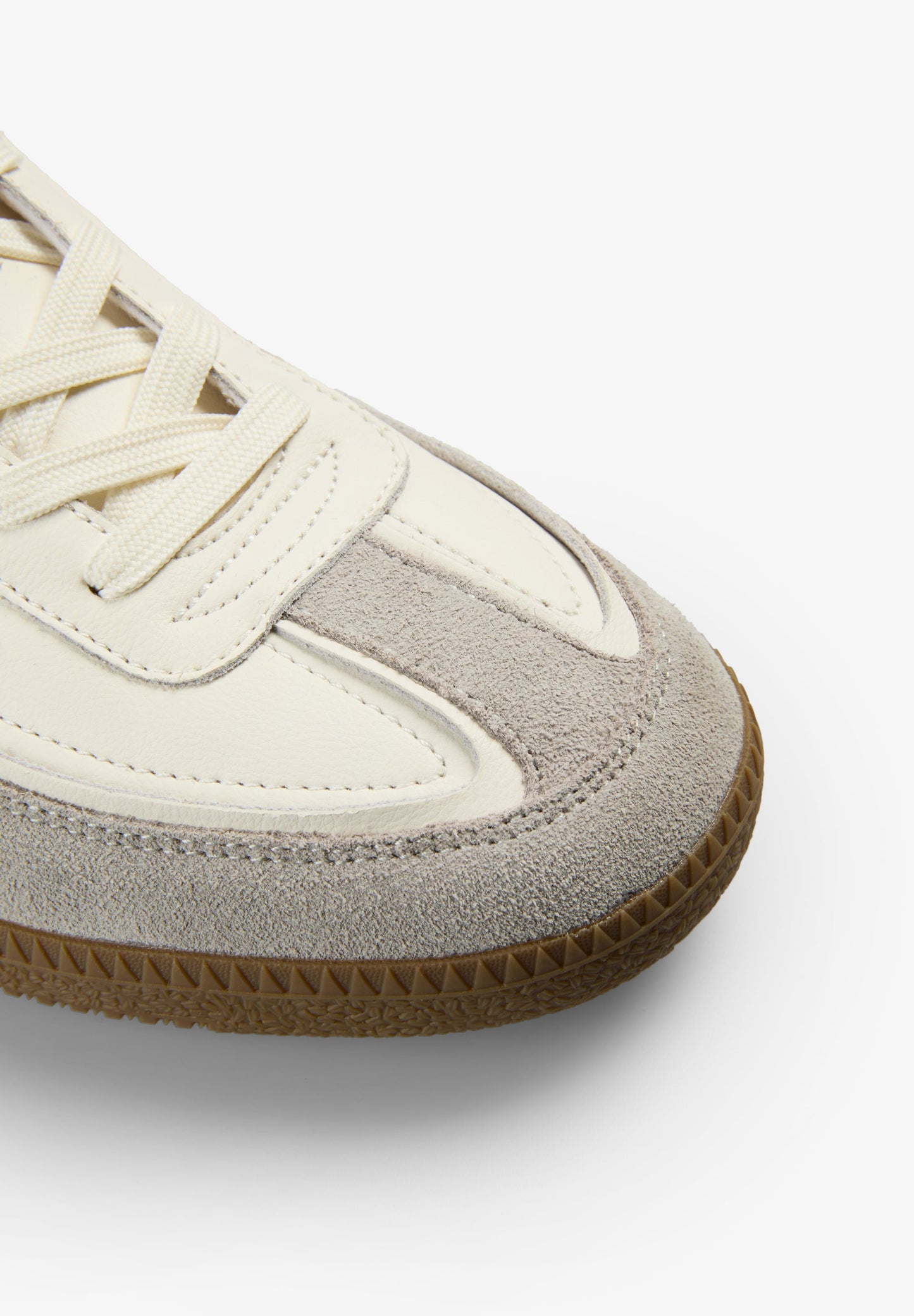 LEATHER TRAINER WITH CONTRAST SOLE