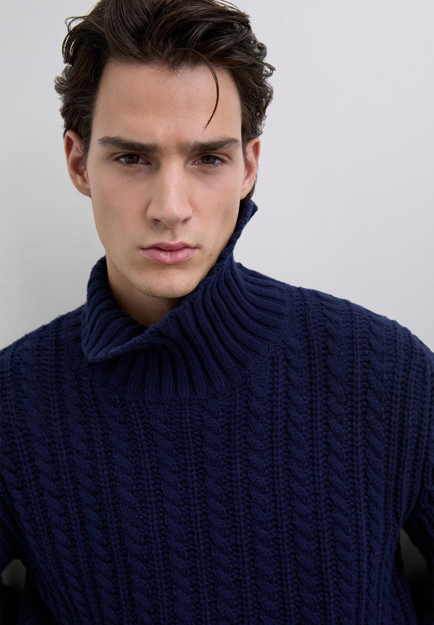 TRUI HOGE KRAAG GEVLOCHTEN