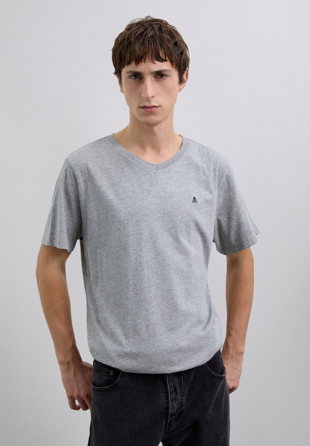 CAMISETA CALAVERA BORDADA TONO - Scalpers