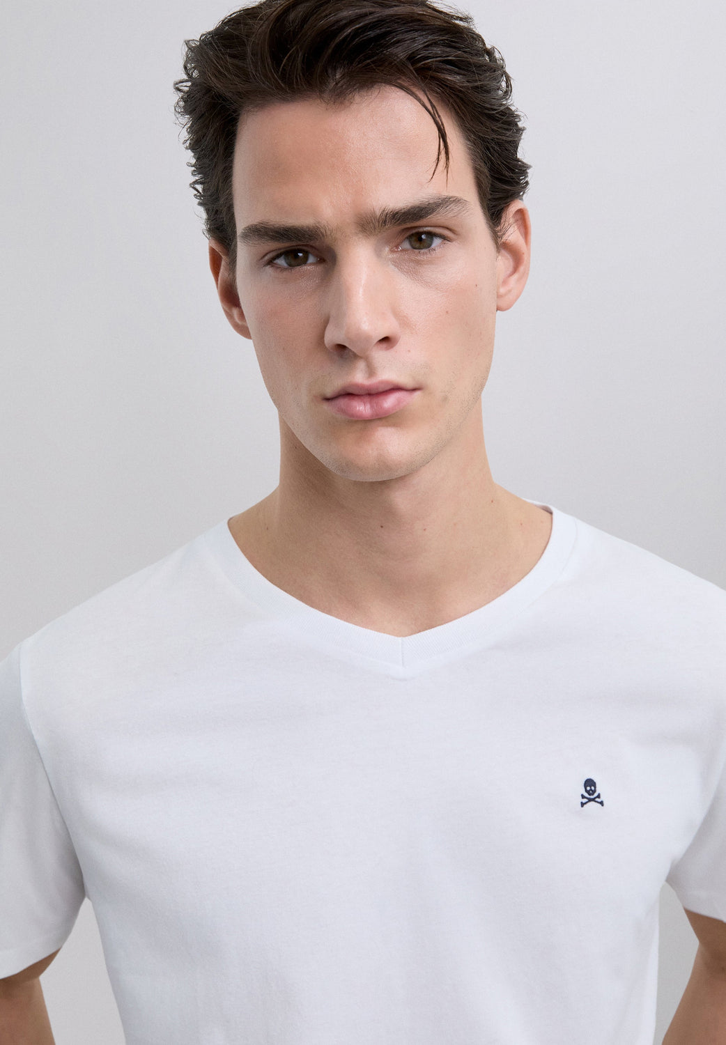 CAMISETA CALAVERA BORDADA TONO - Scalpers