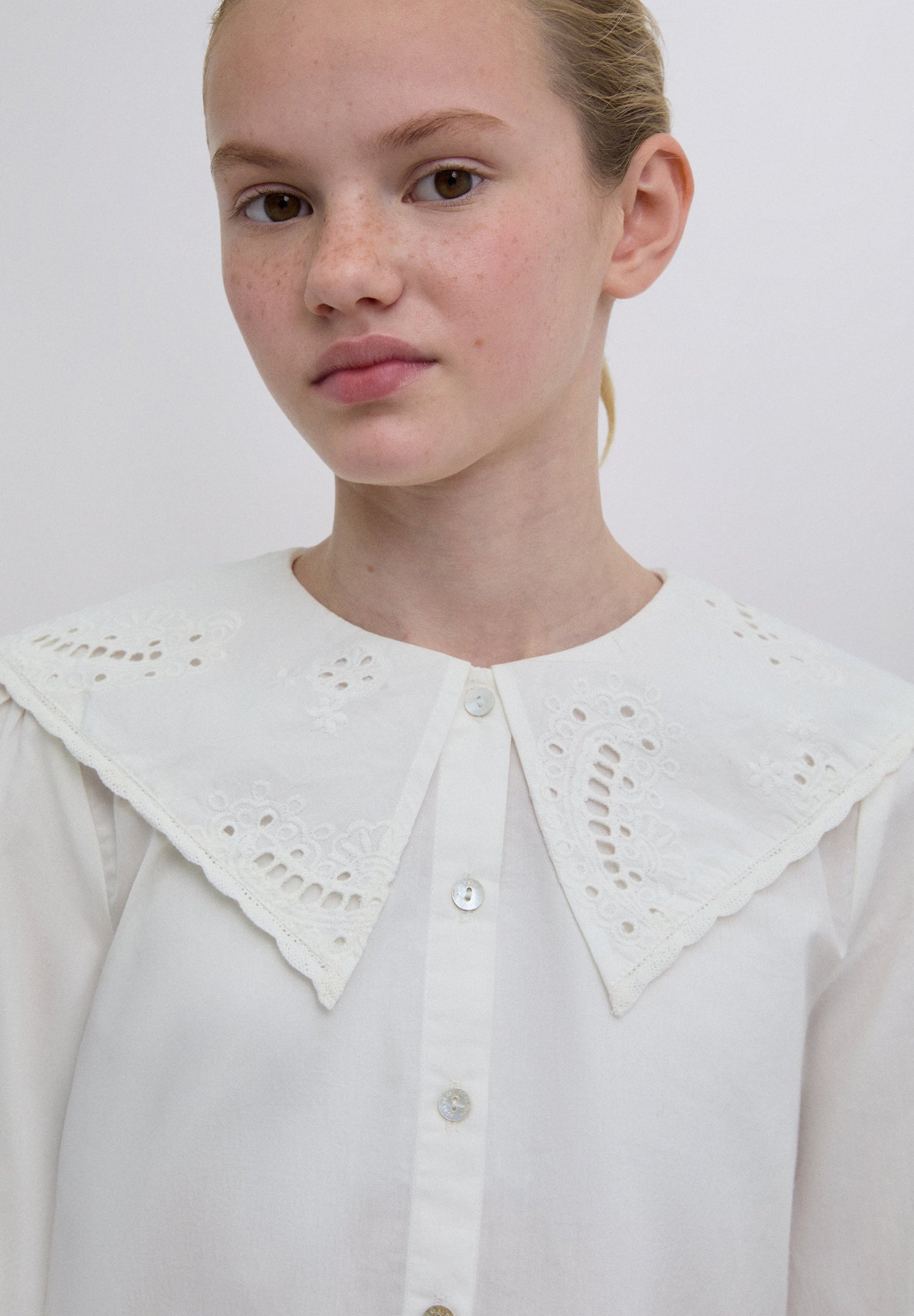 EMBROIDERED COLLAR SHIRT