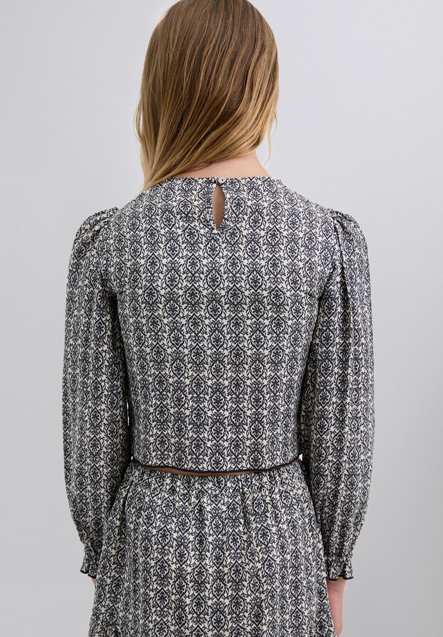 PRINT BLOUSE WITH RUFFLE