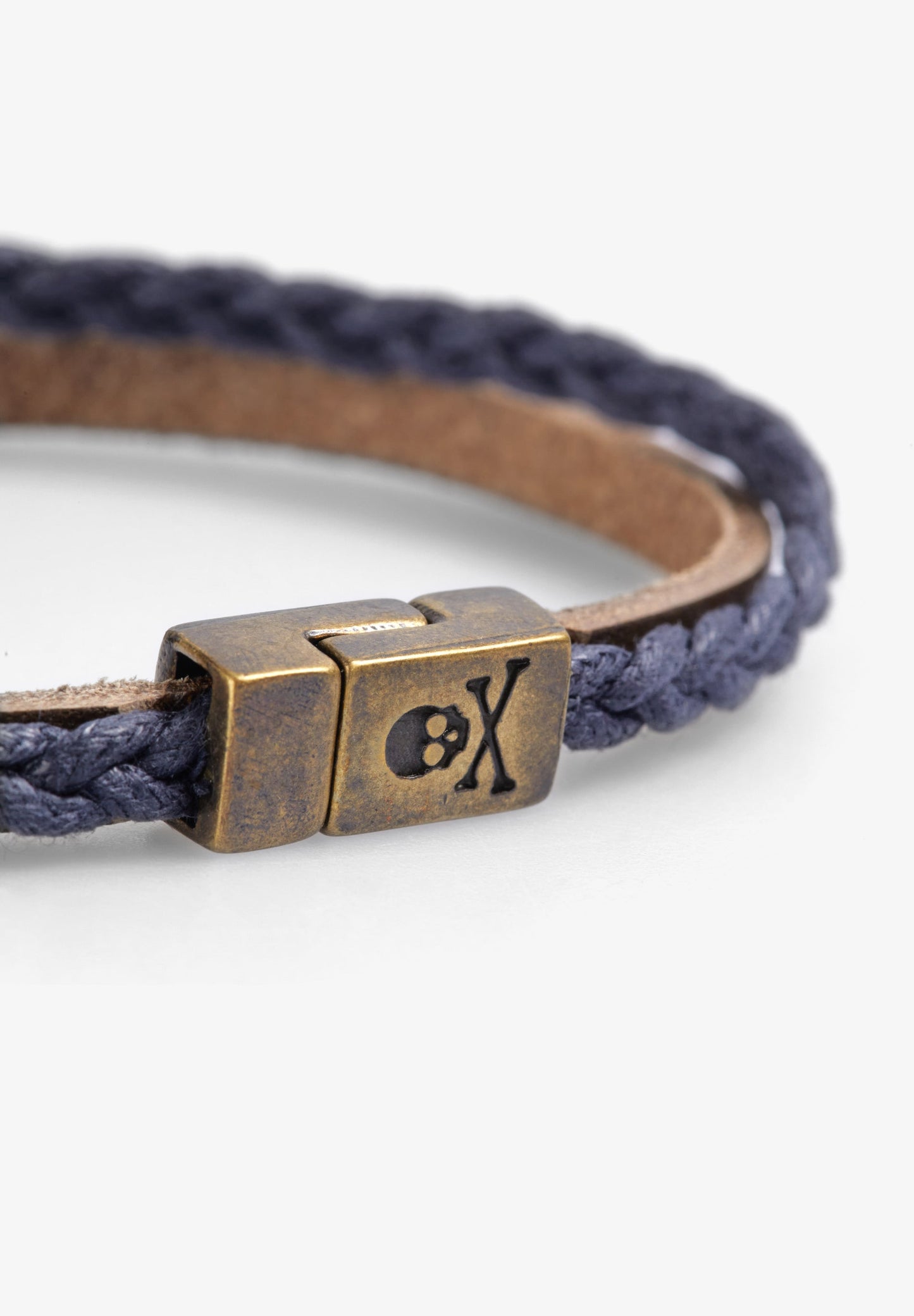 LEATHER BRACELET WITH SKULL