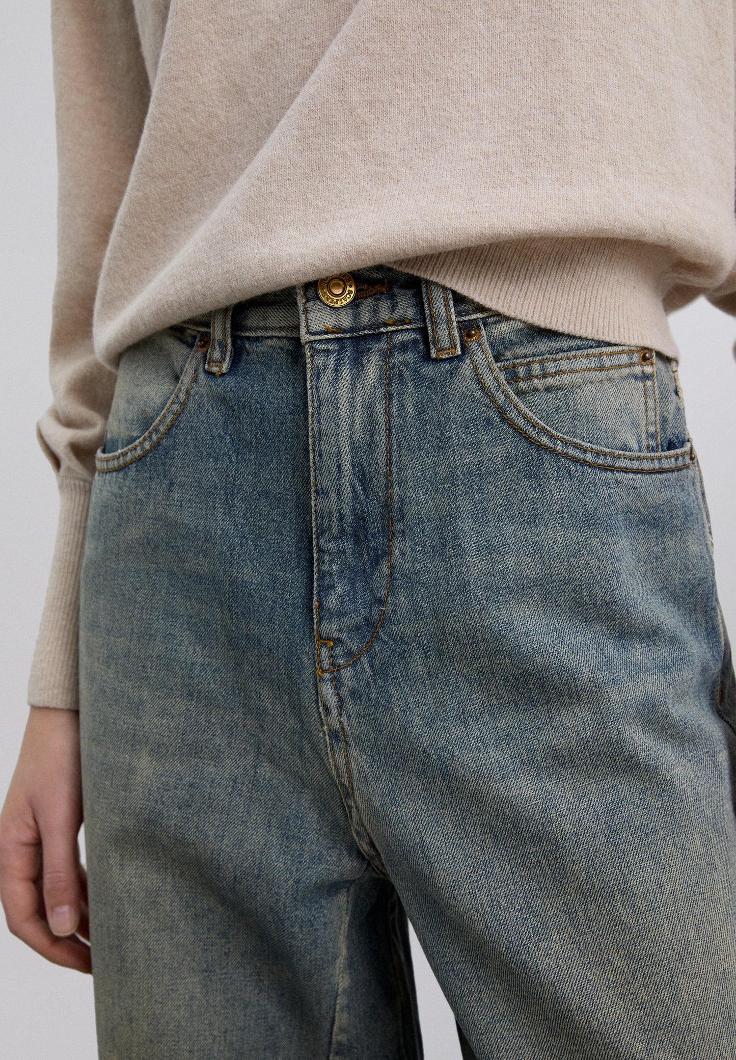 FULL LENGTH HIGH-RISE JEANS