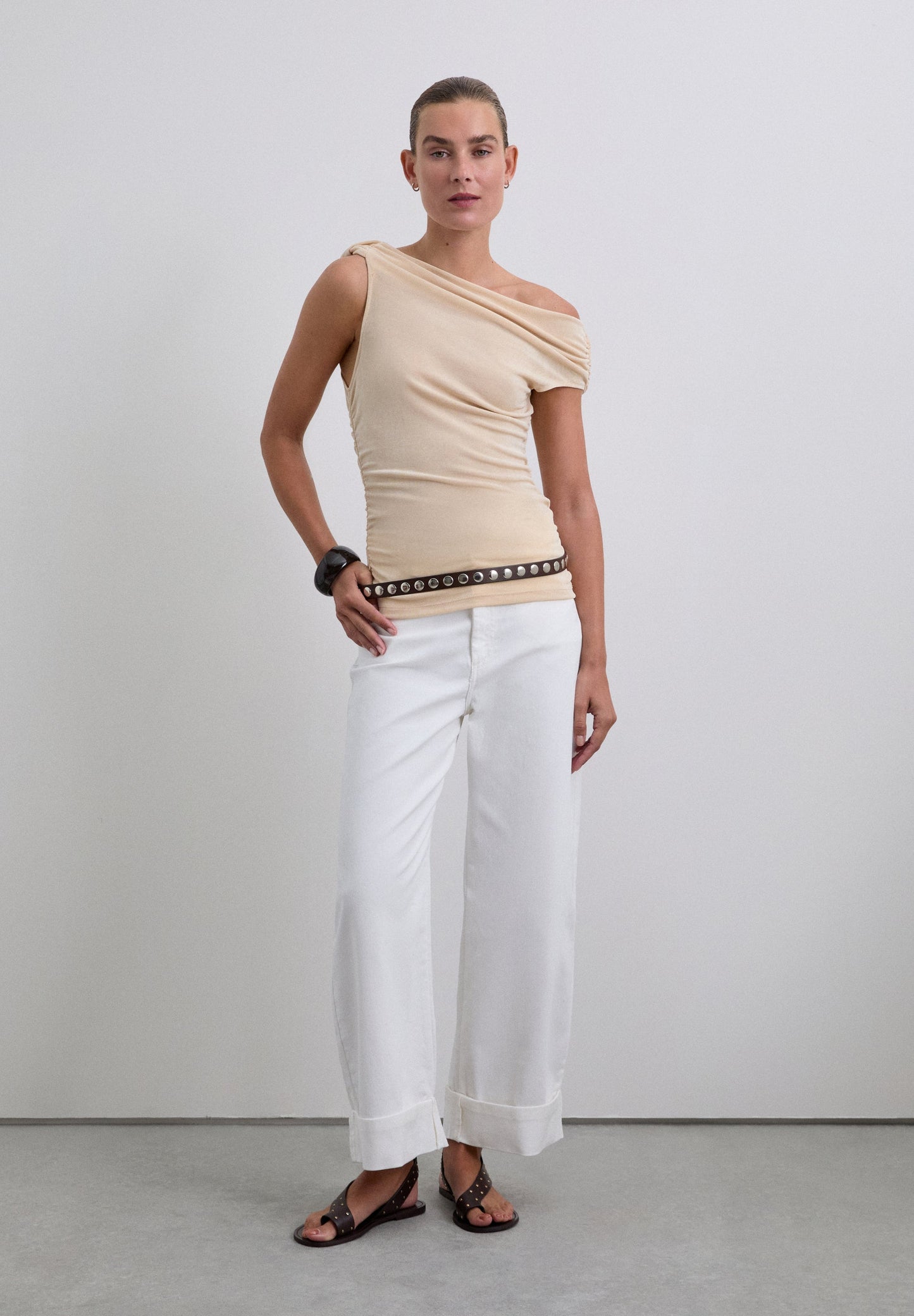 GATHERED ASYMMETRIC TOP