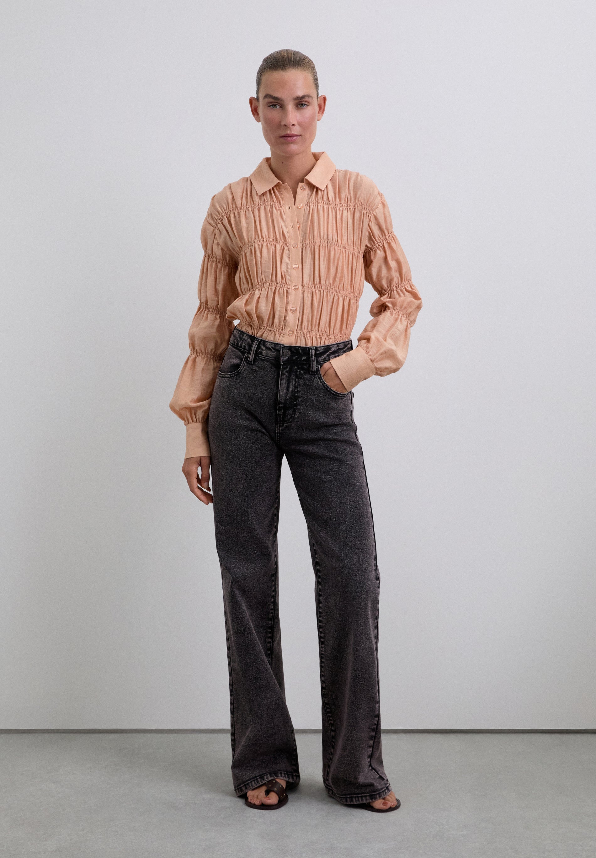 MID-RISE JEANS