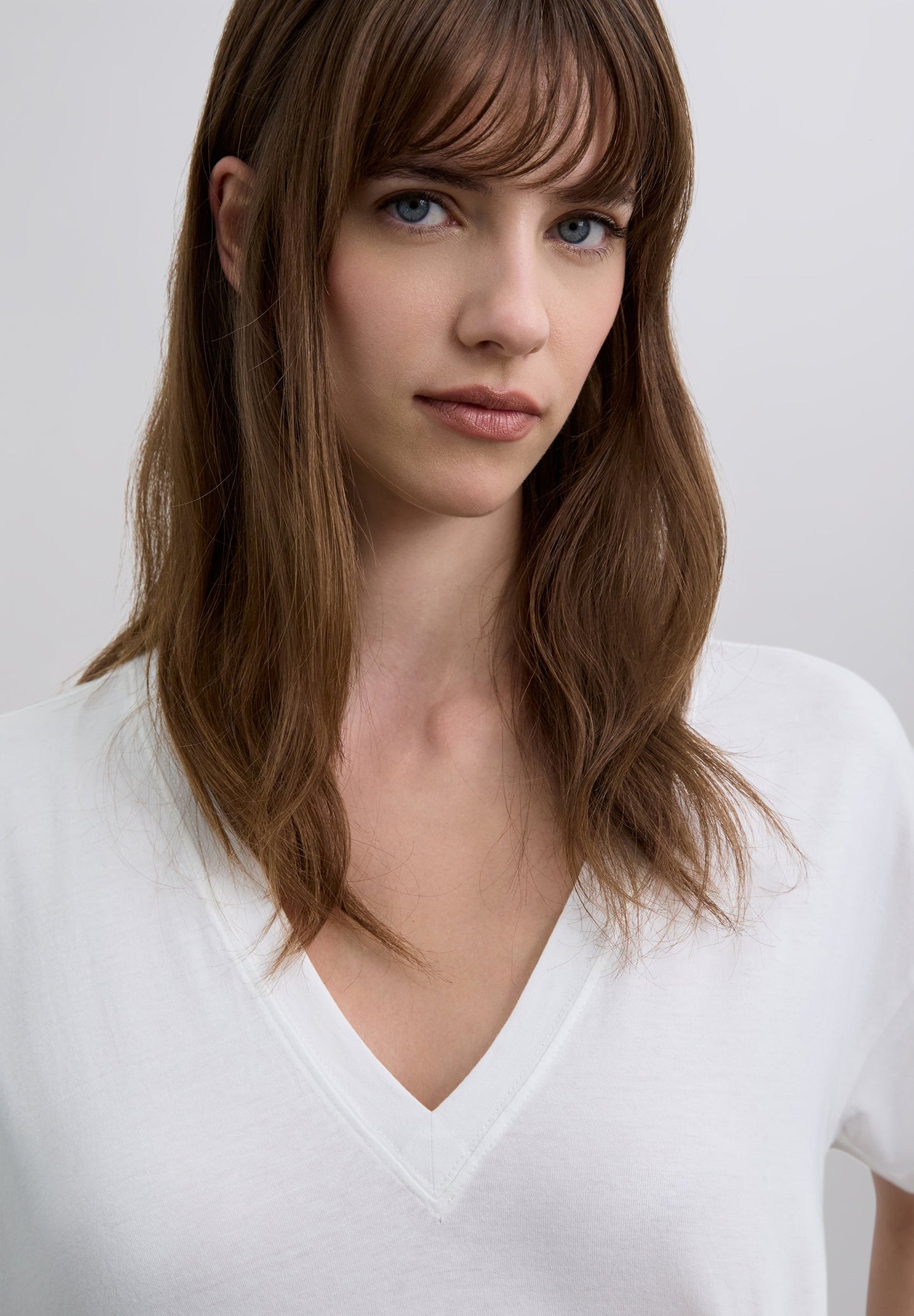 BASIC V-NECK T-SHIRT