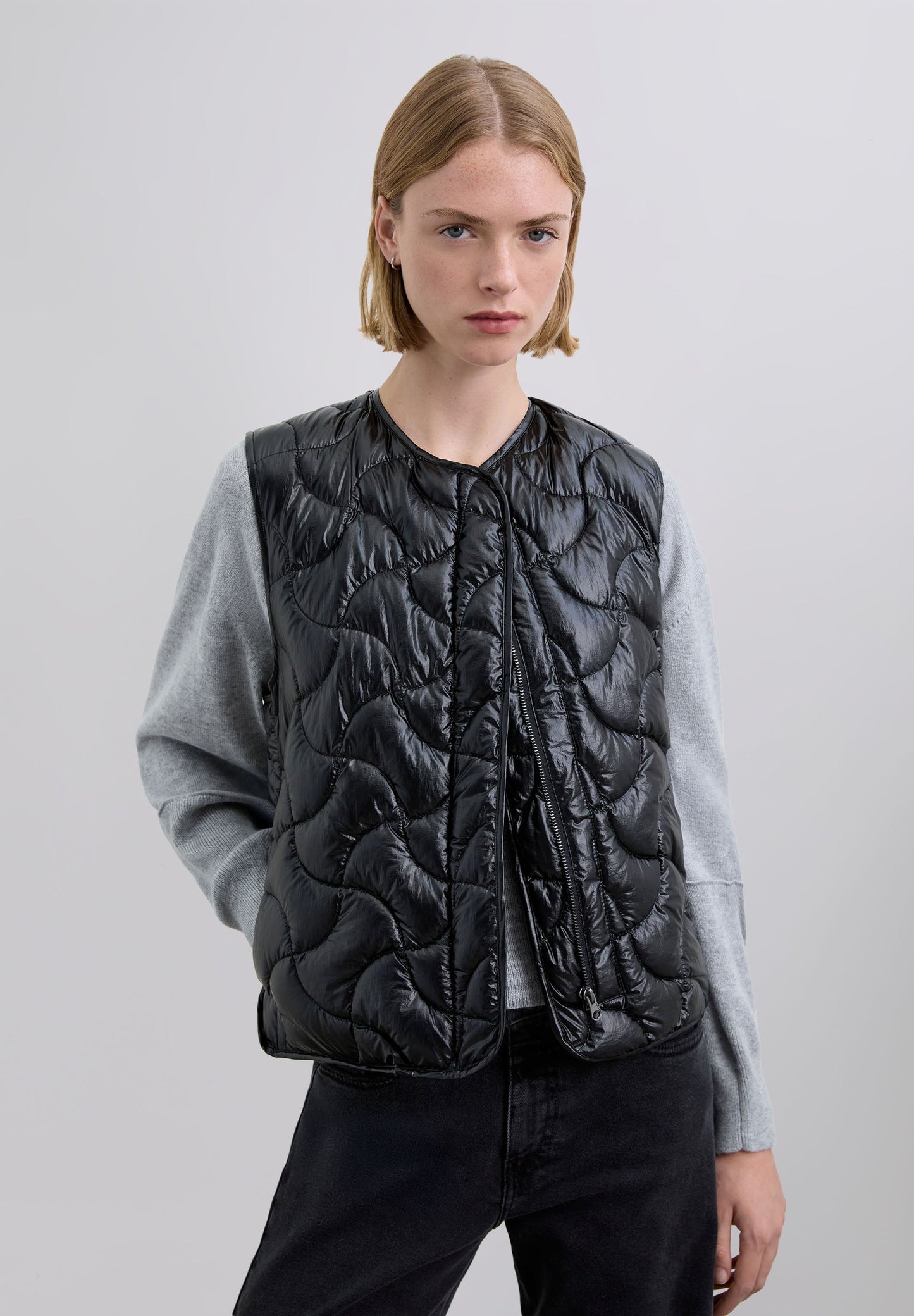 QUILTED GILET WITH STITCHING