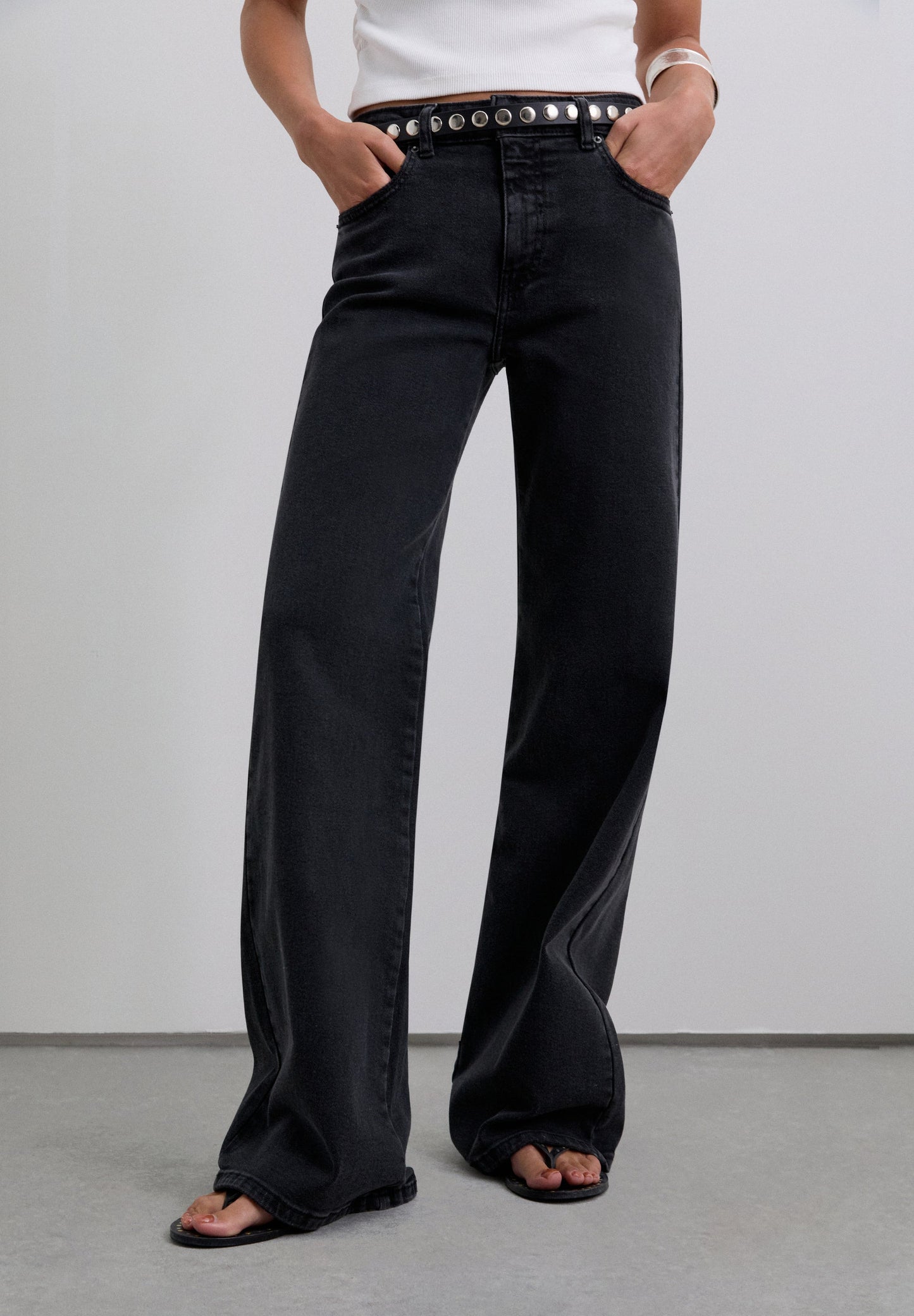 MID-RISE TROUSERS