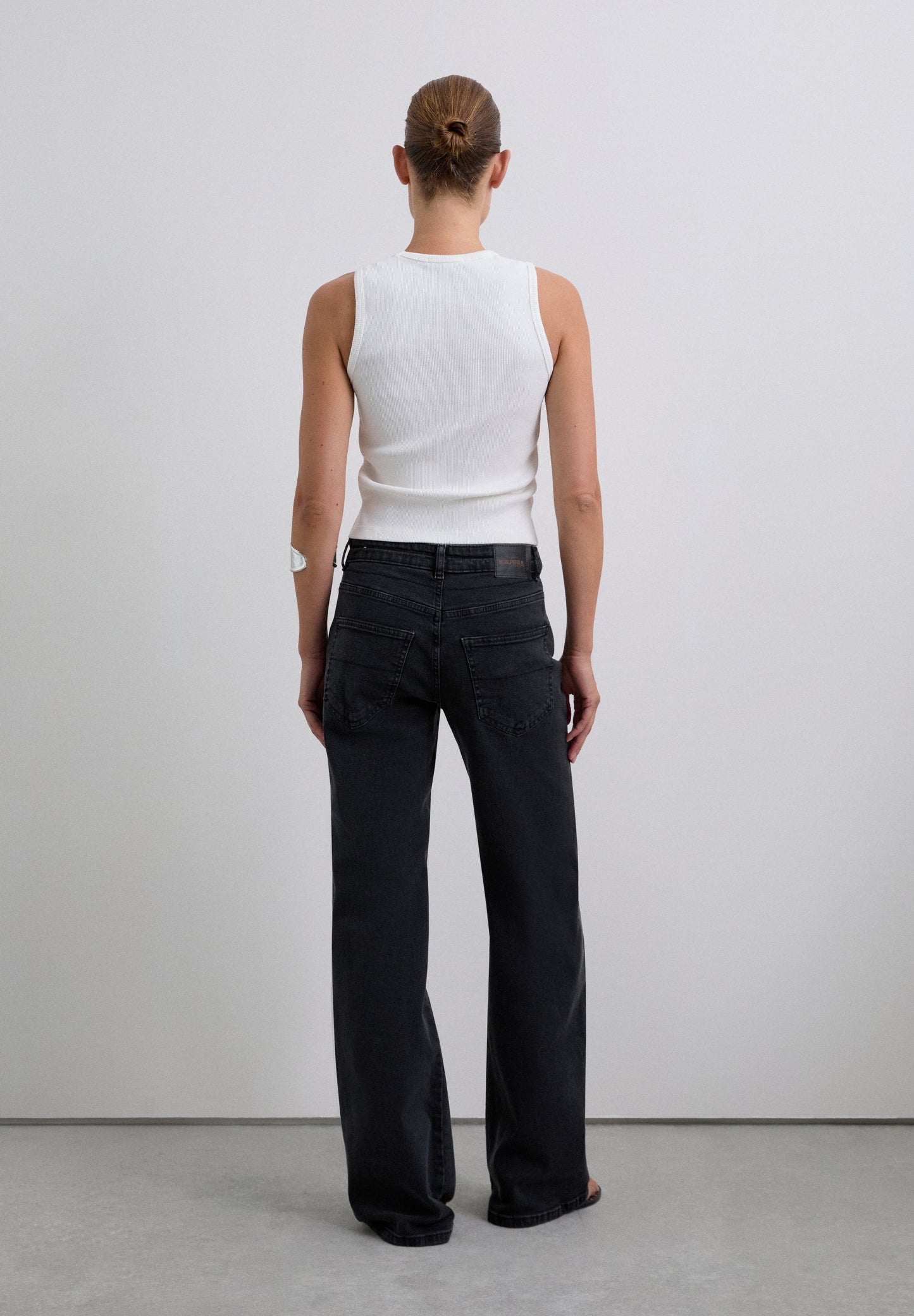 MID-RISE TROUSERS