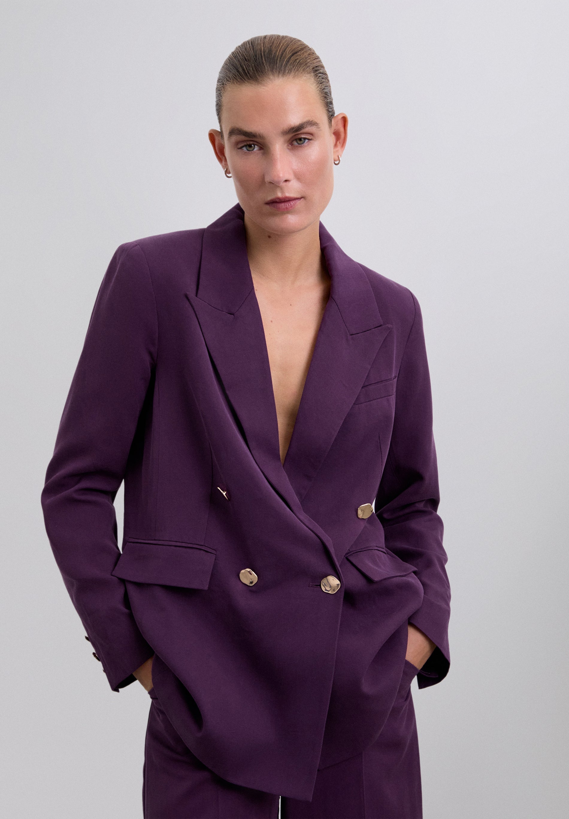 DOUBLE-BREASTED BLAZER