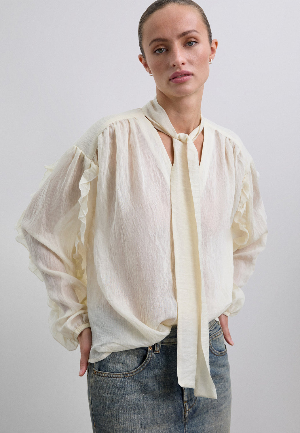 BLUSA DETALLE LAZO FRUNCES - Scalpers