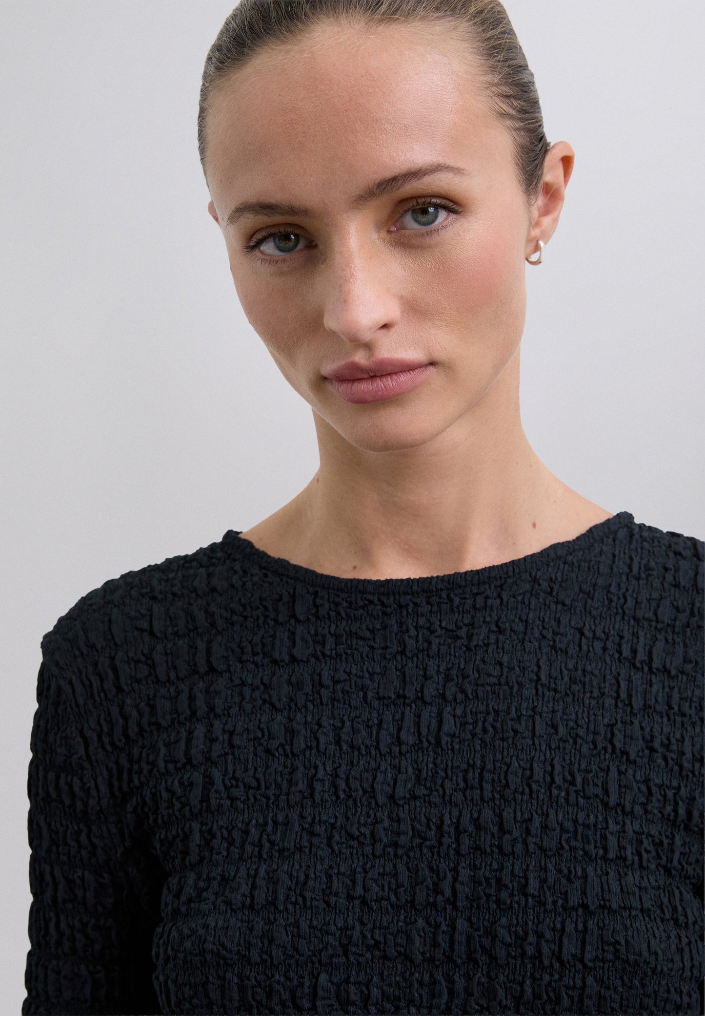 ROUND NECK TEXTURED TOP