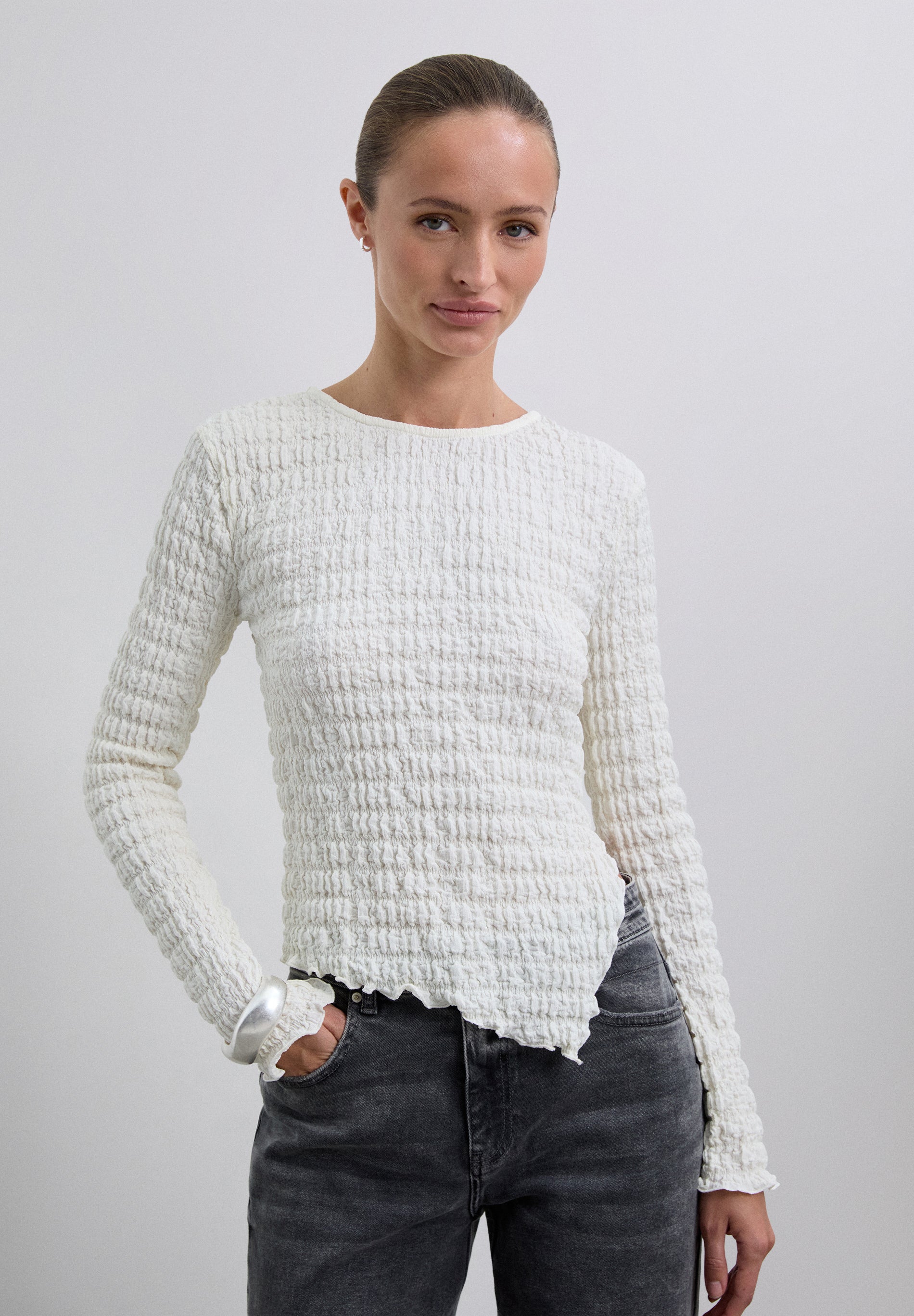 ROUND NECK TEXTURED TOP