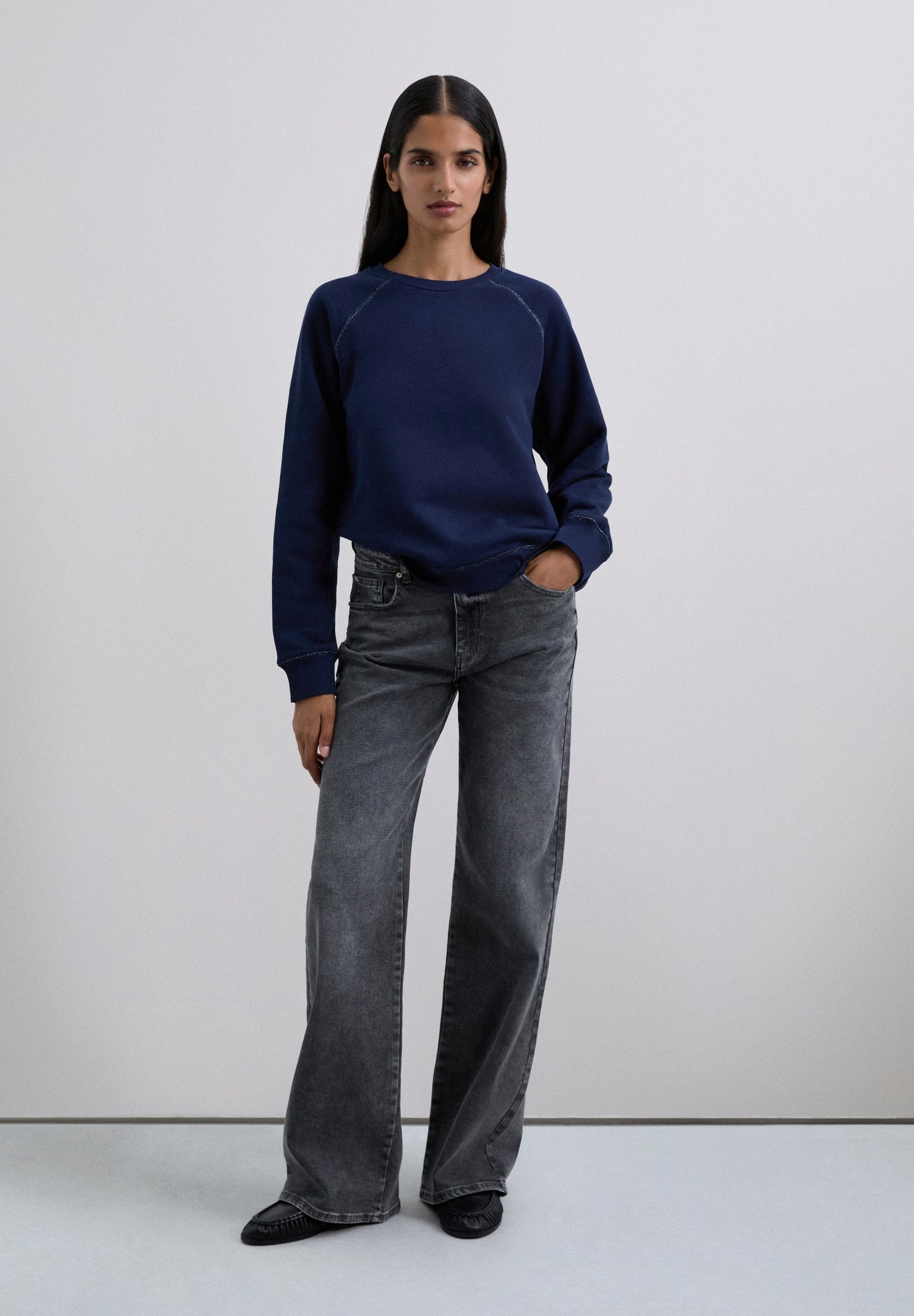 SWEATSHIRT WITH BACK EMBROIDERED LOGO