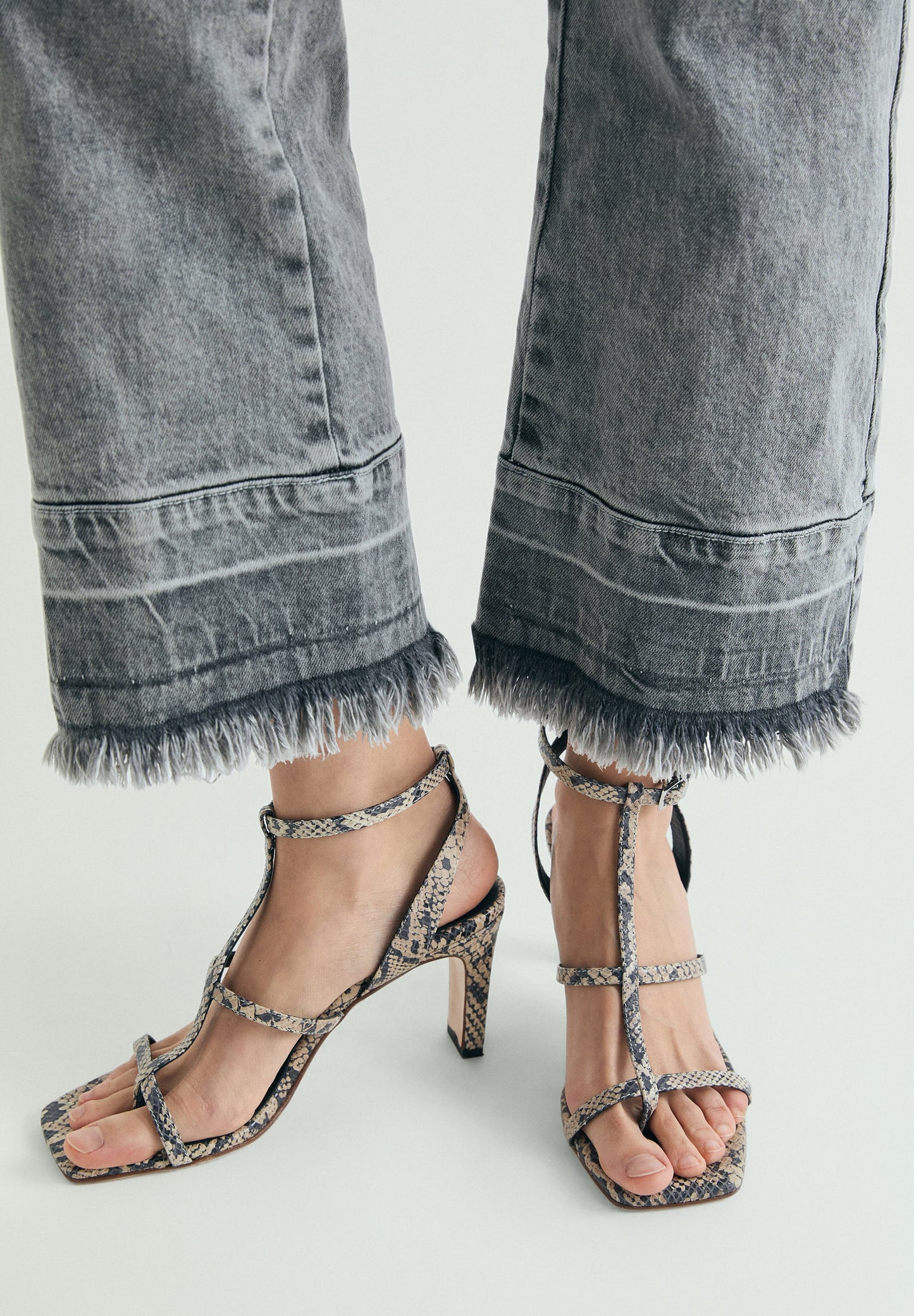 FADED FRAYED EDGE JEANS