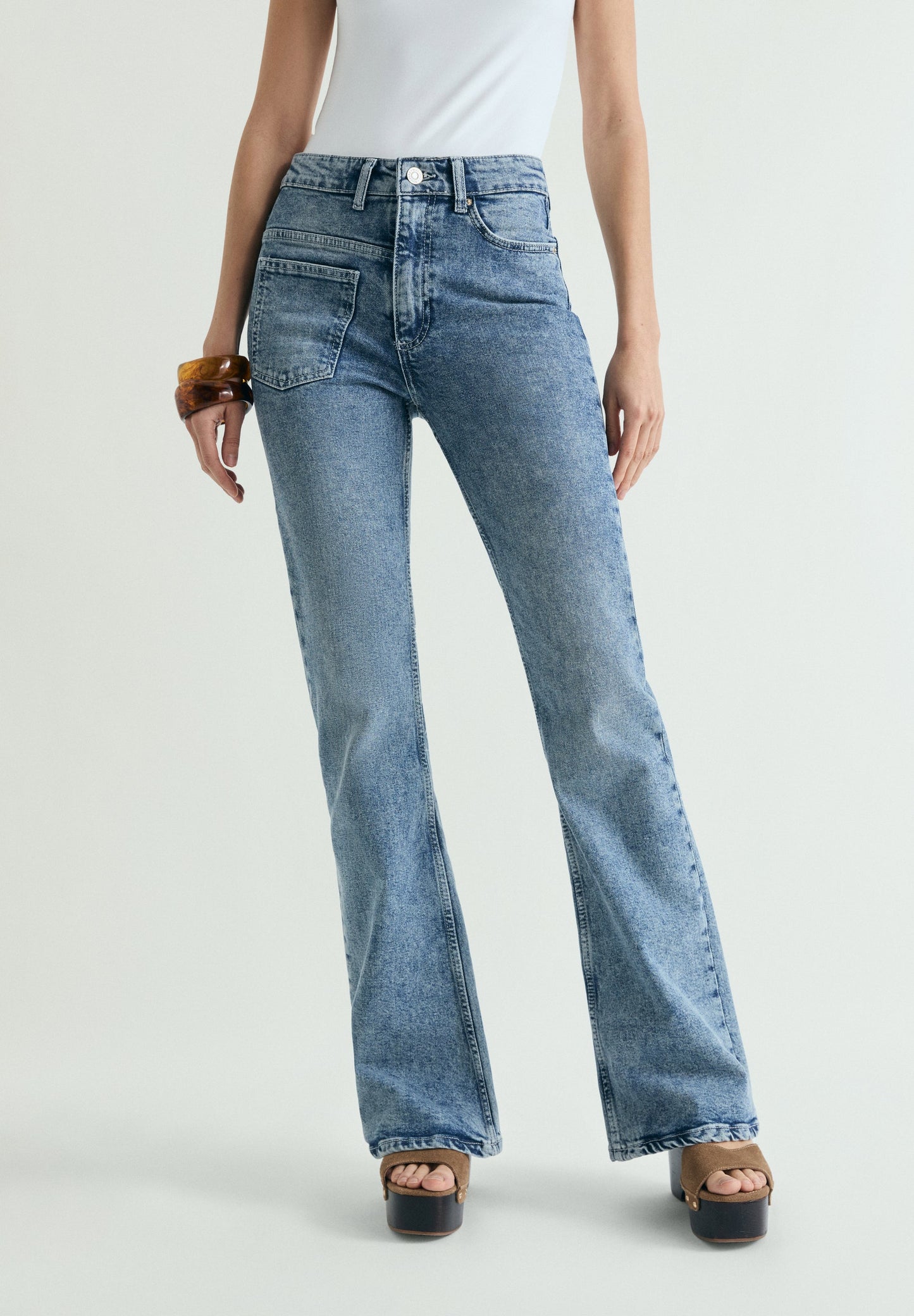 ASYMMETRIC POCKET JEANS
