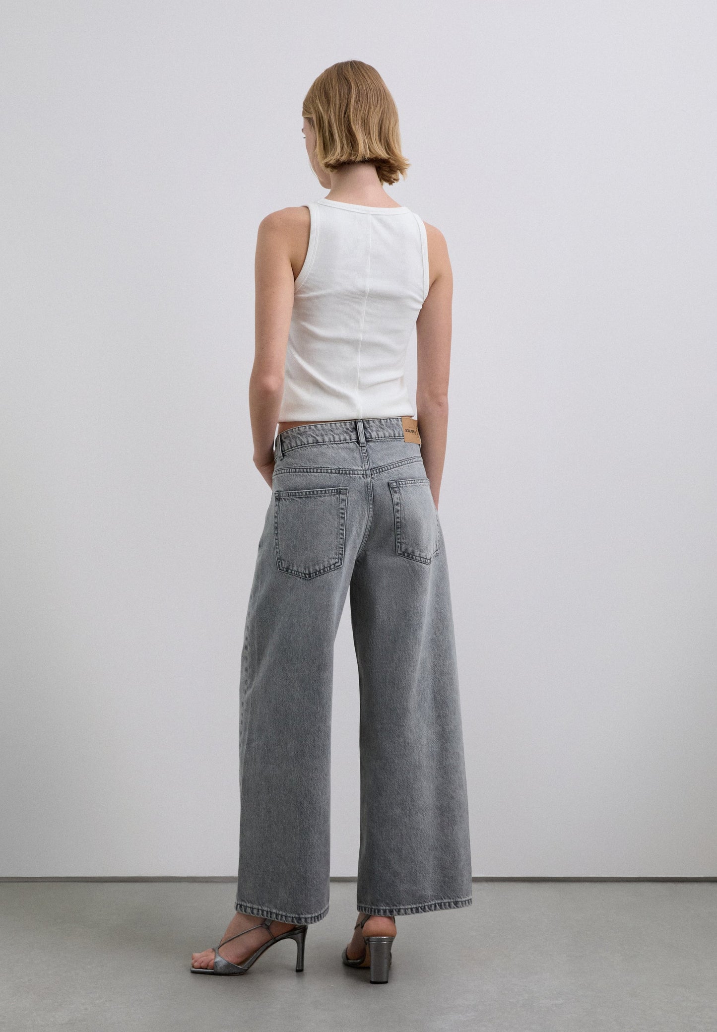 STRAIGHT JEANS WITH STUDS