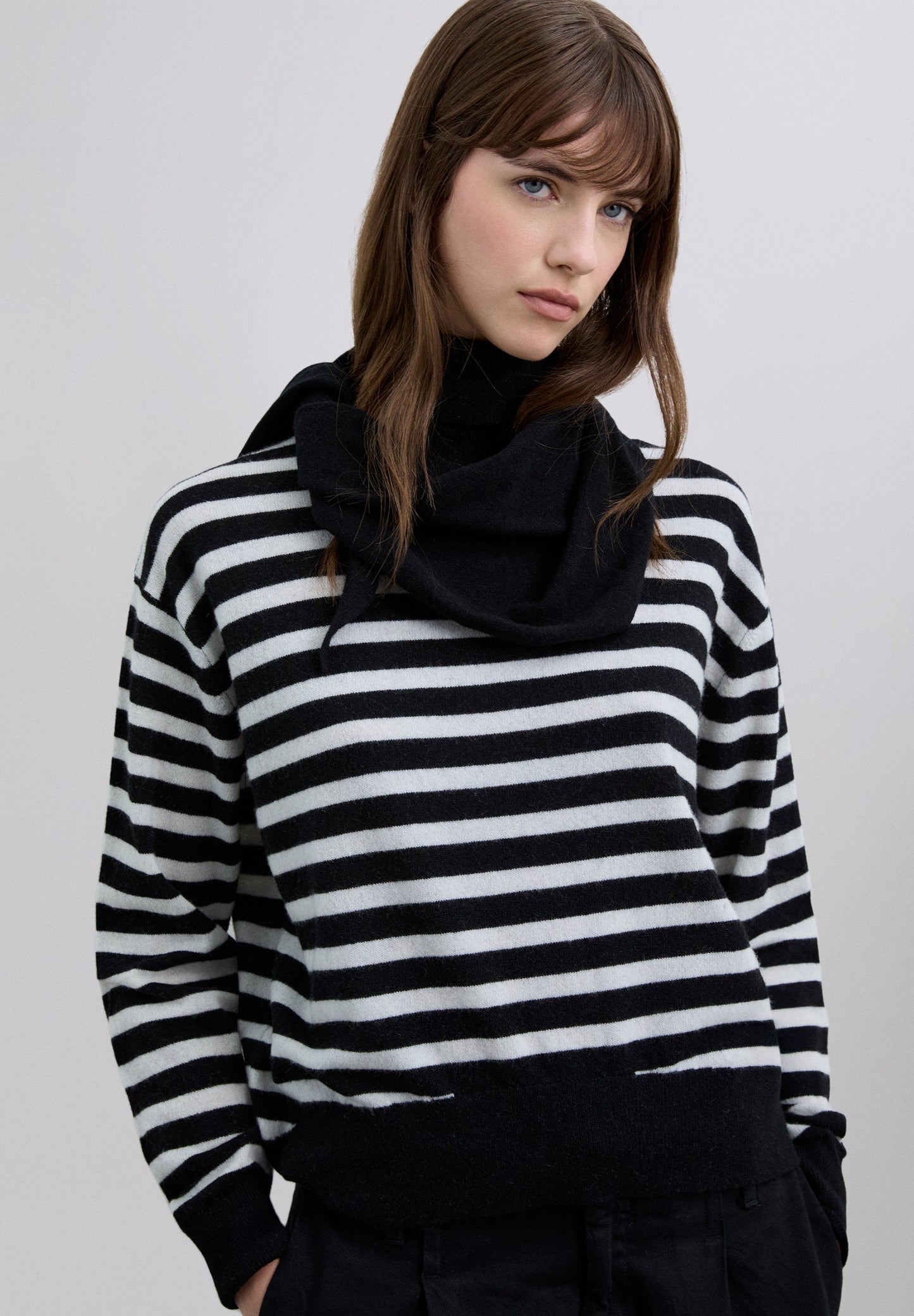 ROLL NECK WOOL SWEATER