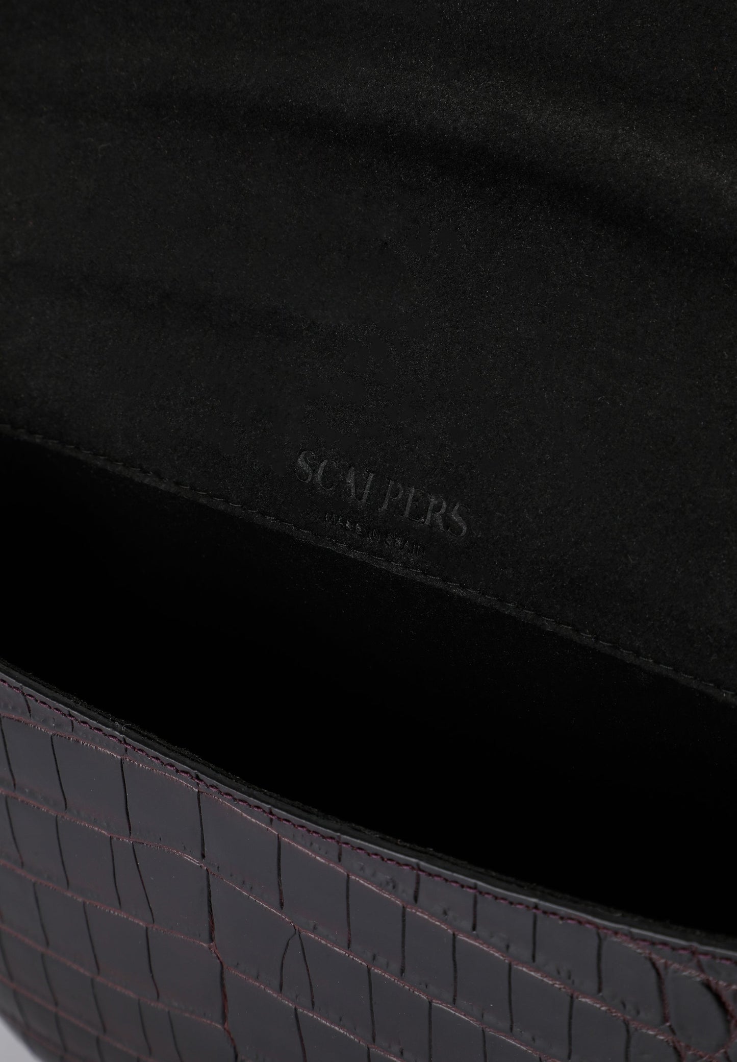 EMBOSSED LEATHER BAG WITH CHAIN