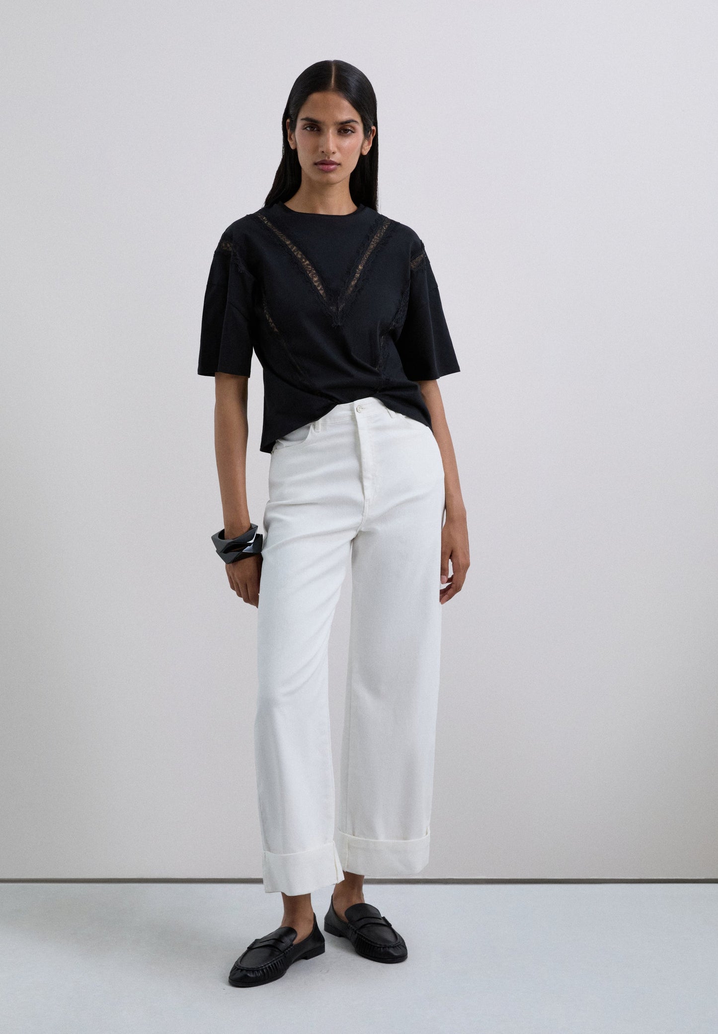 T-SHIRT WITH LACE DETAIL