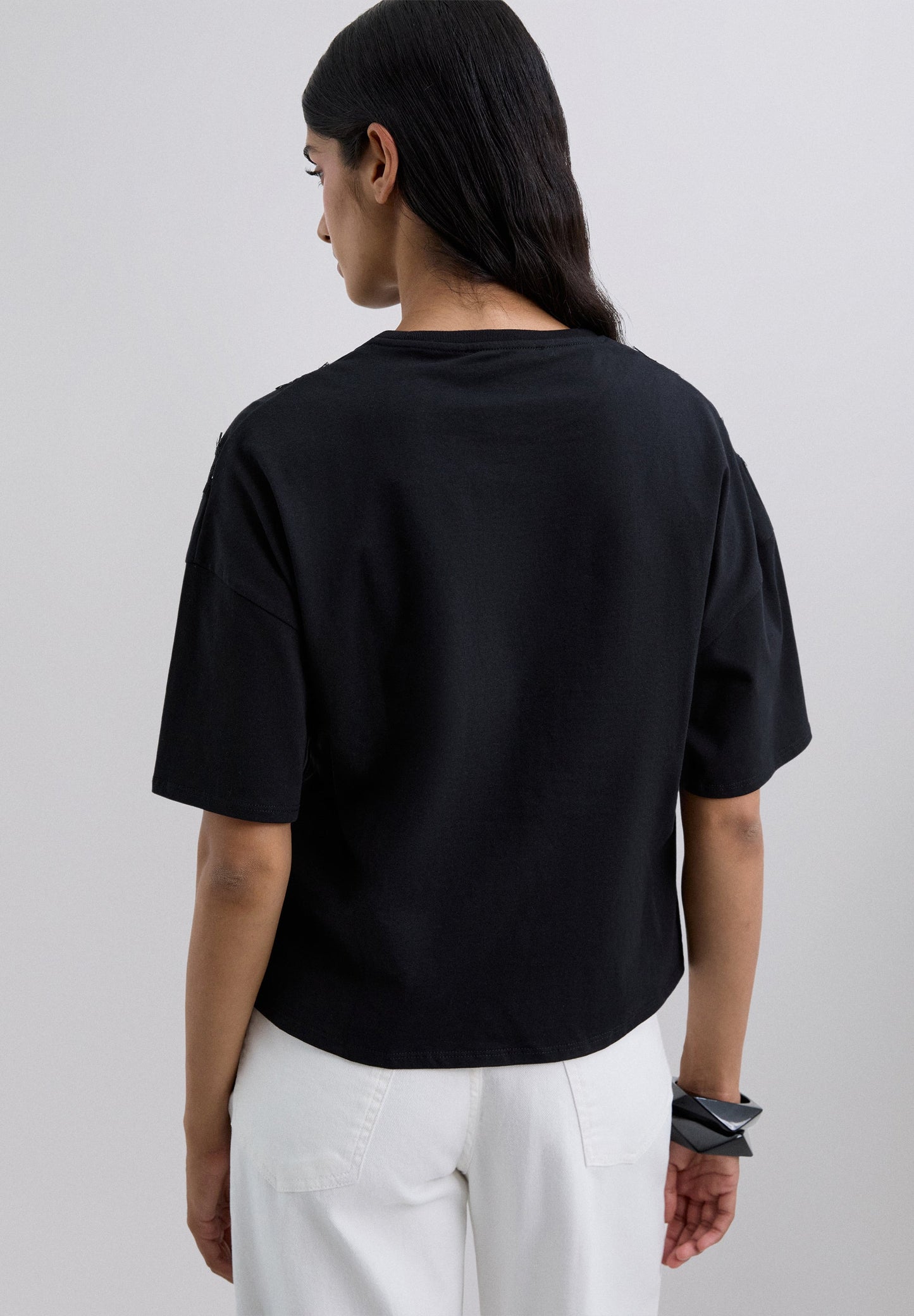 T-SHIRT WITH LACE DETAIL