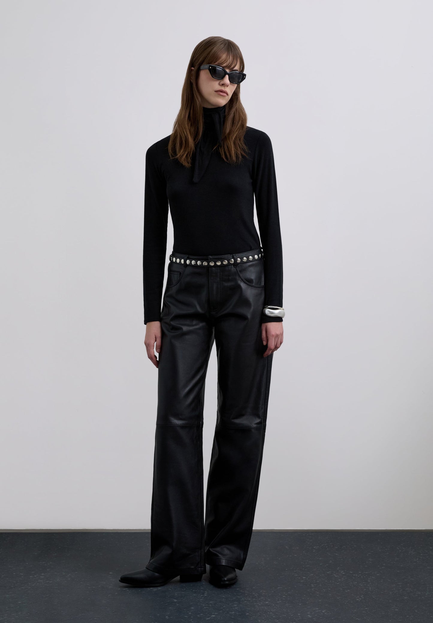 TURN-DOWN COLLAR T-SHIRT WITH TIE