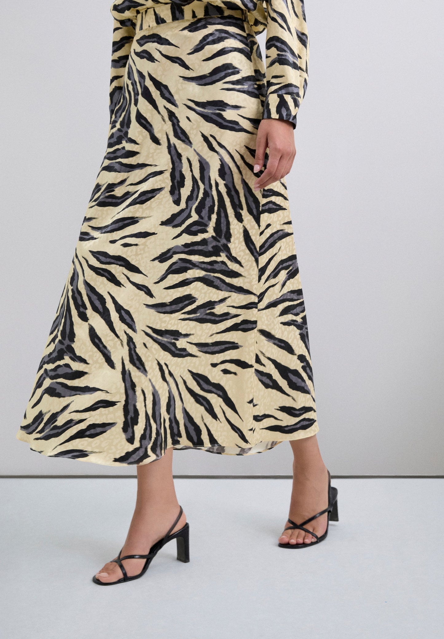 ANIMAL PRINT MIDI SKIRT