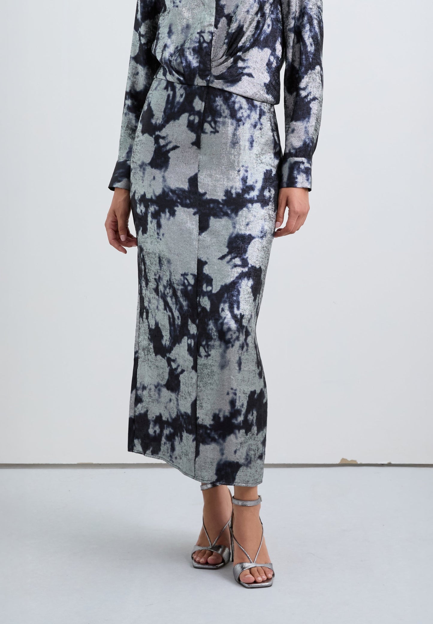 TIE-DYE SKIRT WITH METALLIC DETAILS