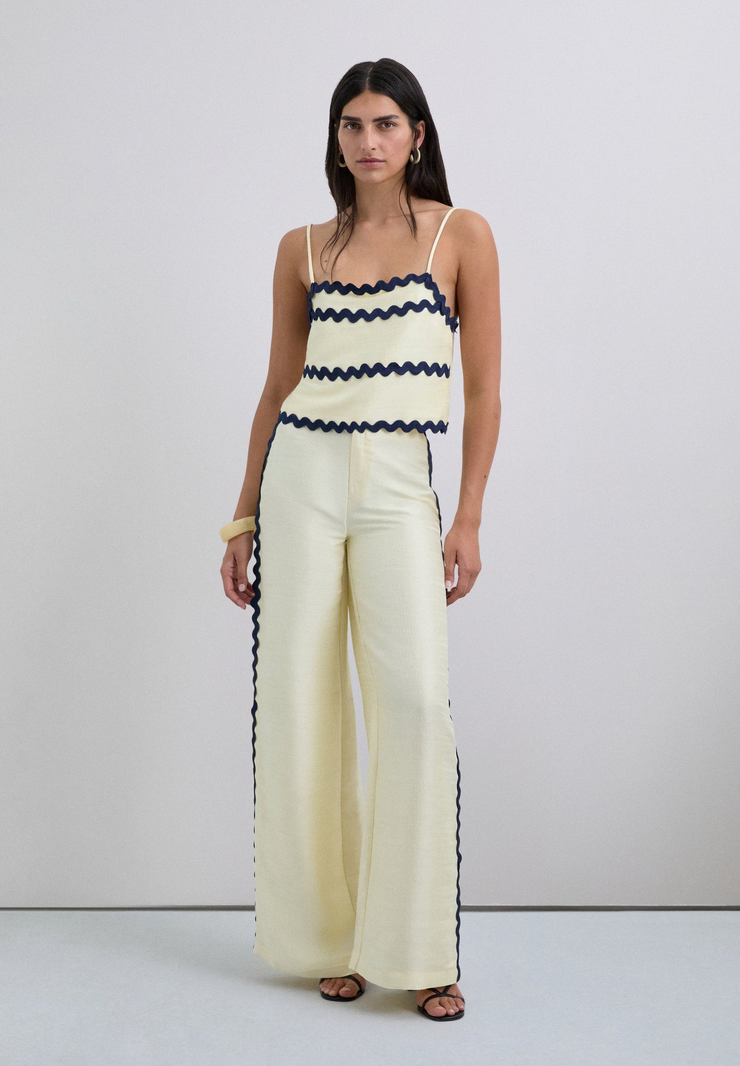 CONTRAST SCALLOPED TROUSERS