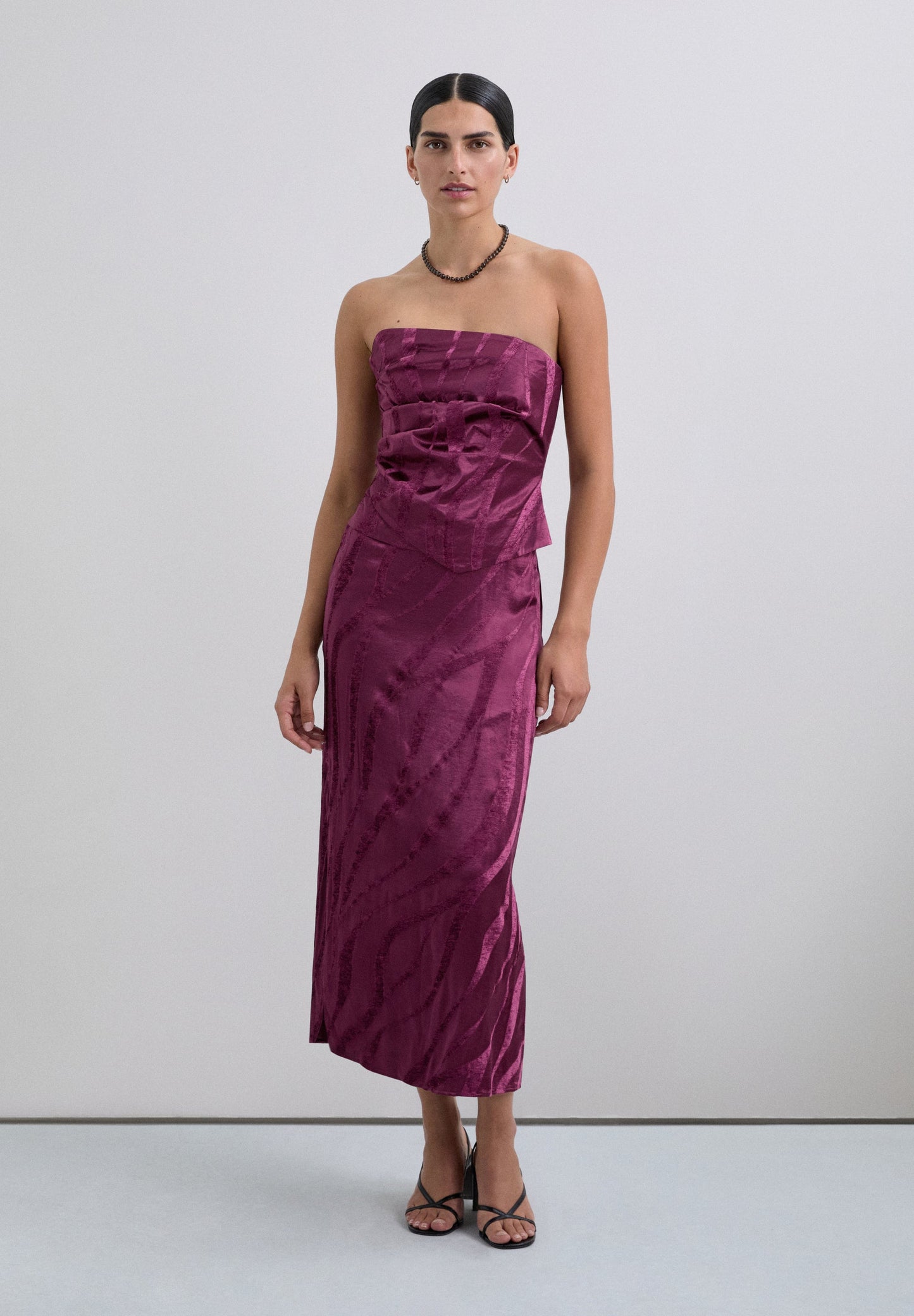 ASYMMETRIC TOP WITH VELVET DETAILS