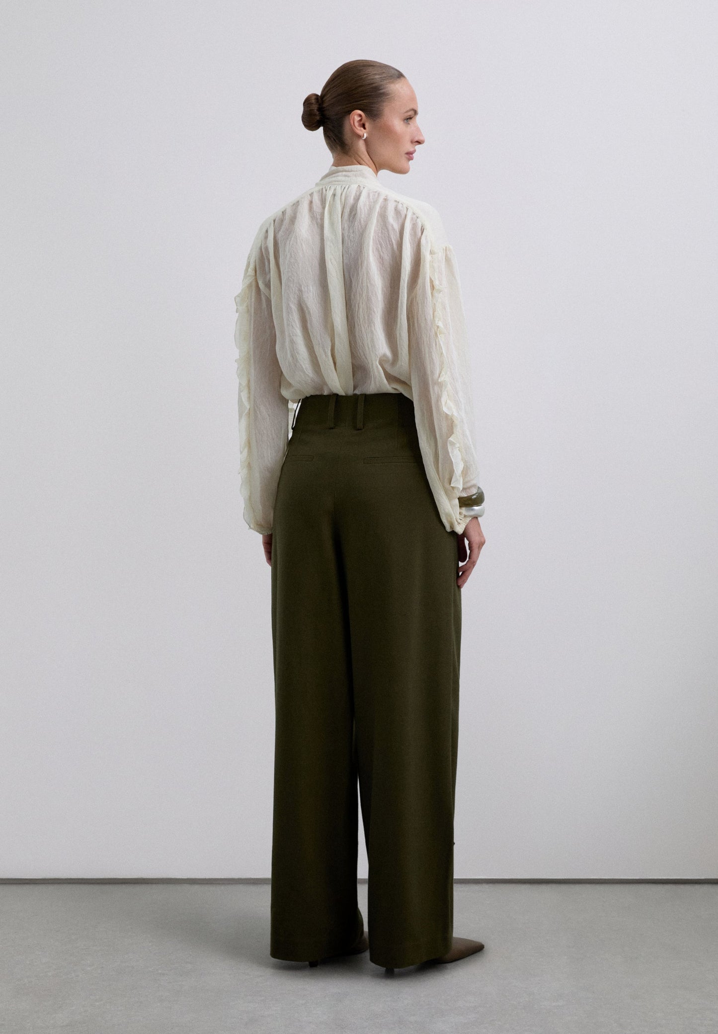 DARTED TROUSERS WITH POCKETS