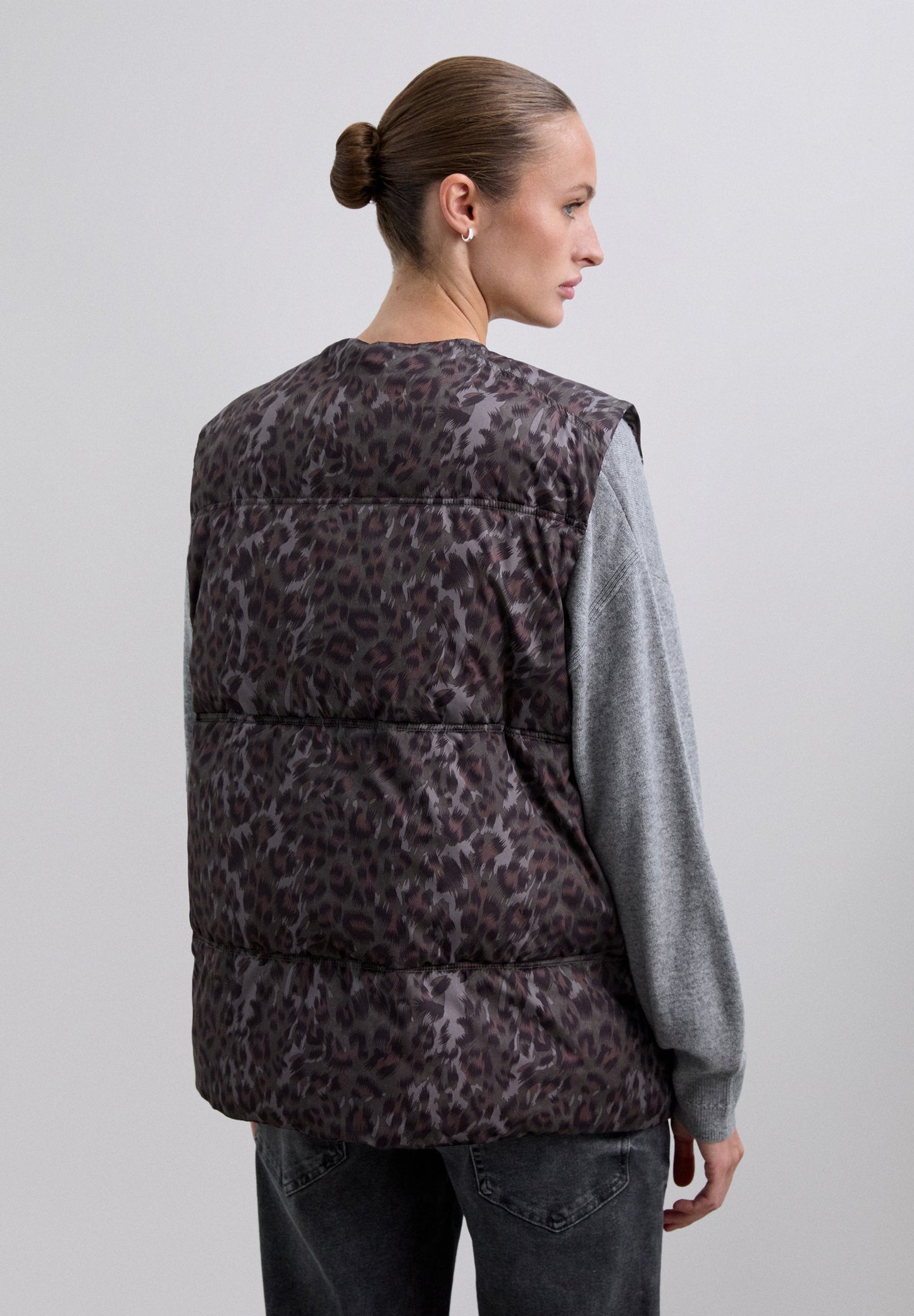 ANIMAL PRINT GILET WITH DETACHABLE SCARF