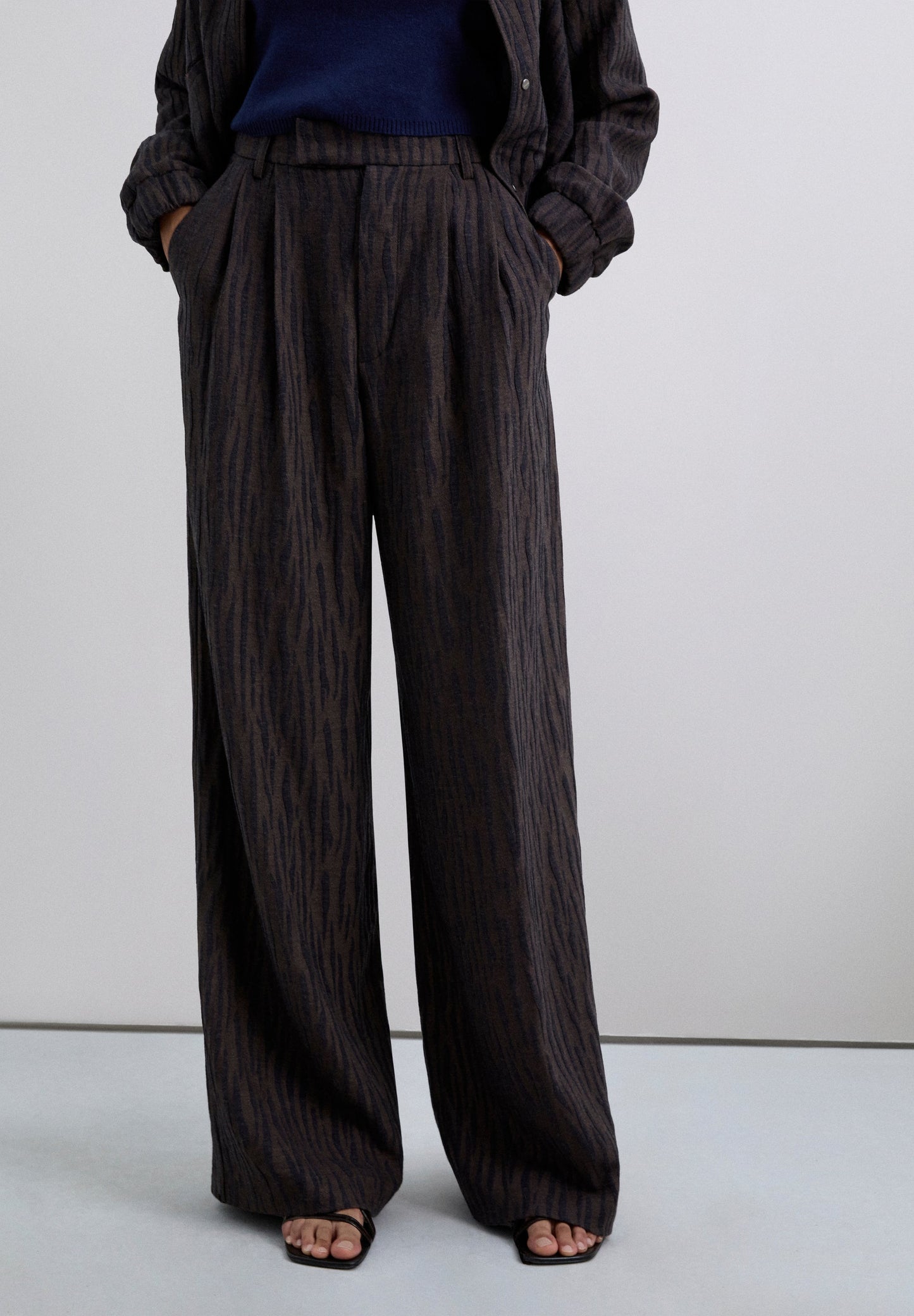 ANIMAL PRINT JACQUARD TROUSERS