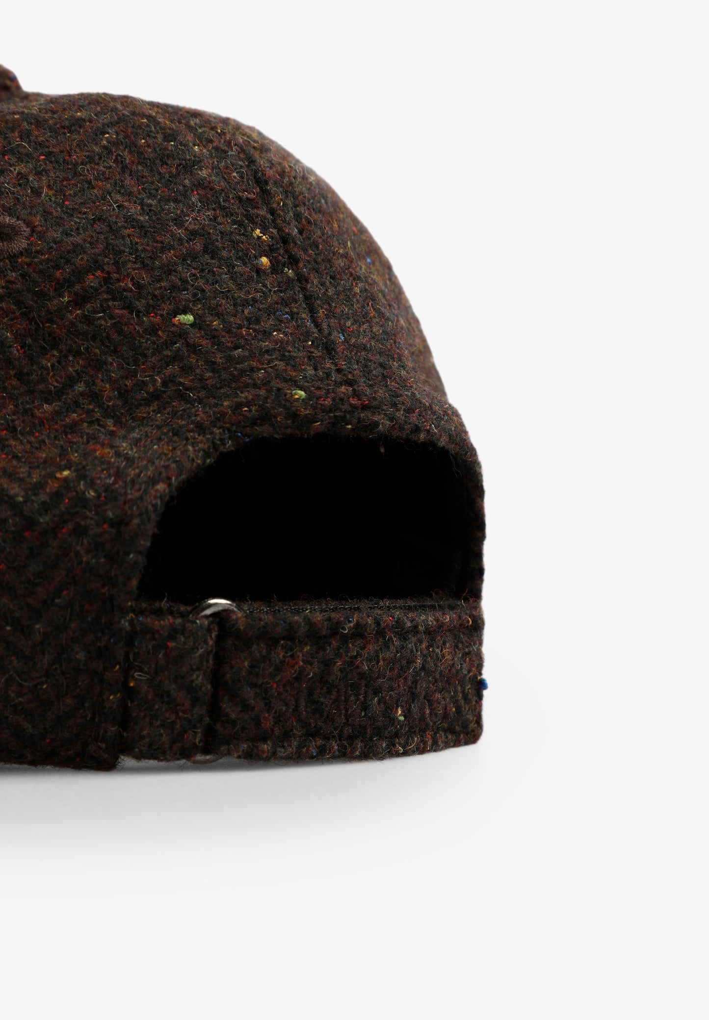 LOGO CAP WITH COLOURED DETAILS