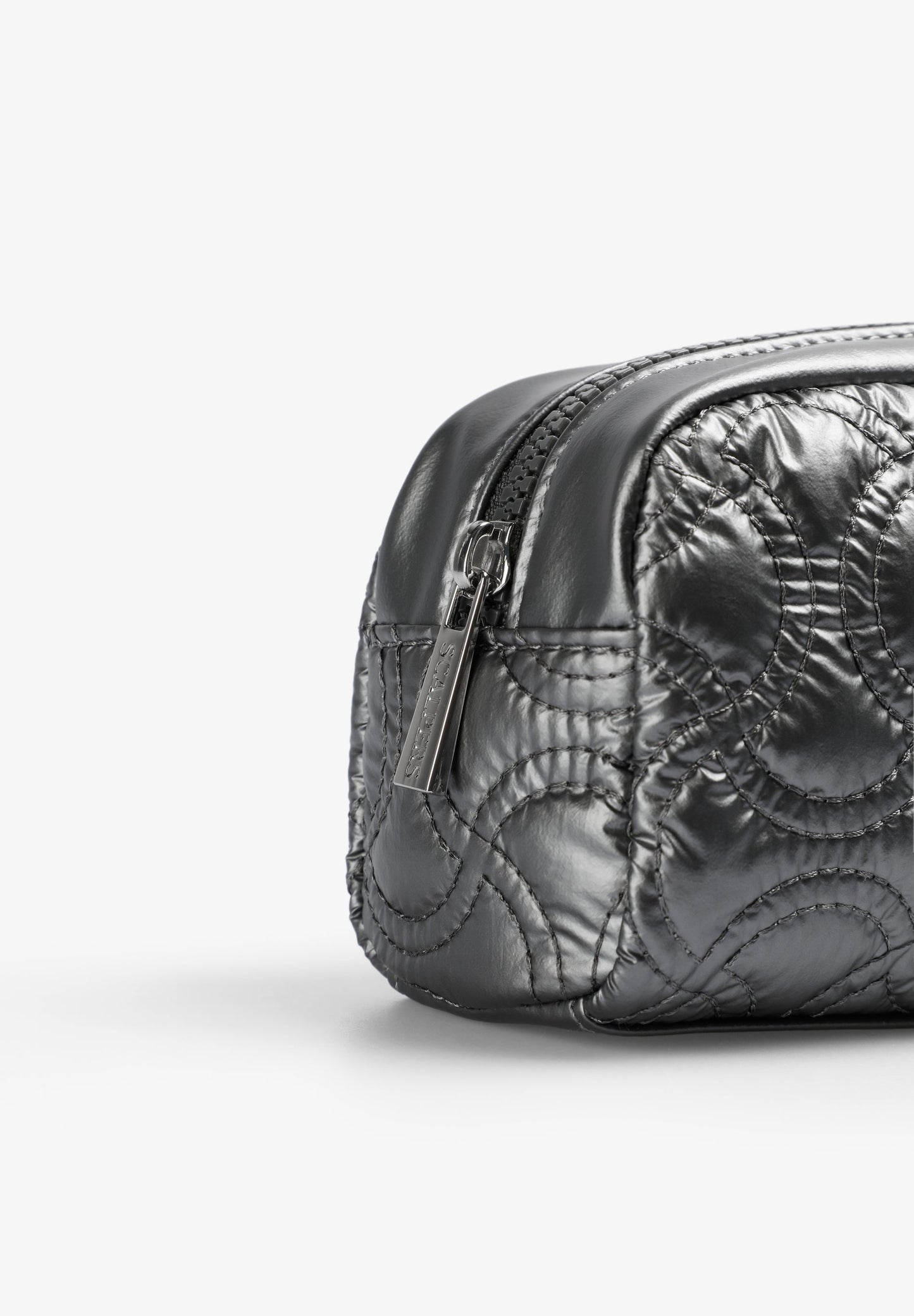 QUILTED TOILETRY BAG WITH SKULL