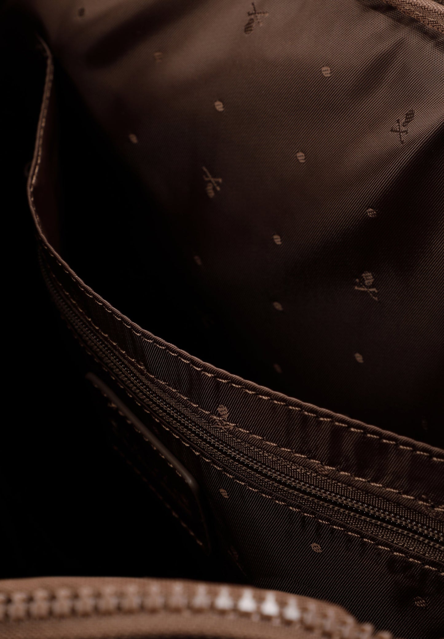 SKULL LOGO DOCUMENT HOLDER