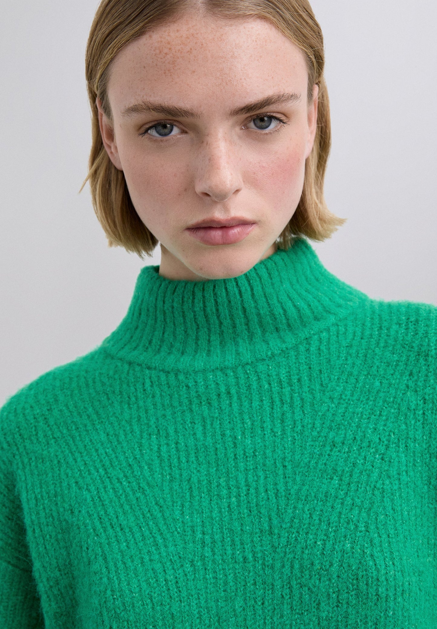 HIGH NECK SWEATER