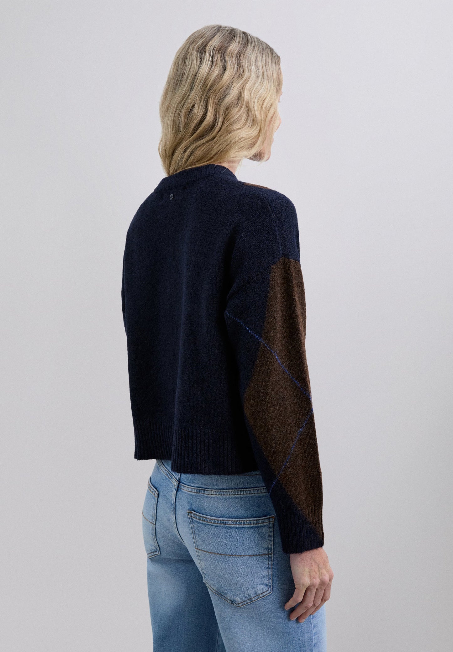 DIAMOND PATTERN SWEATER