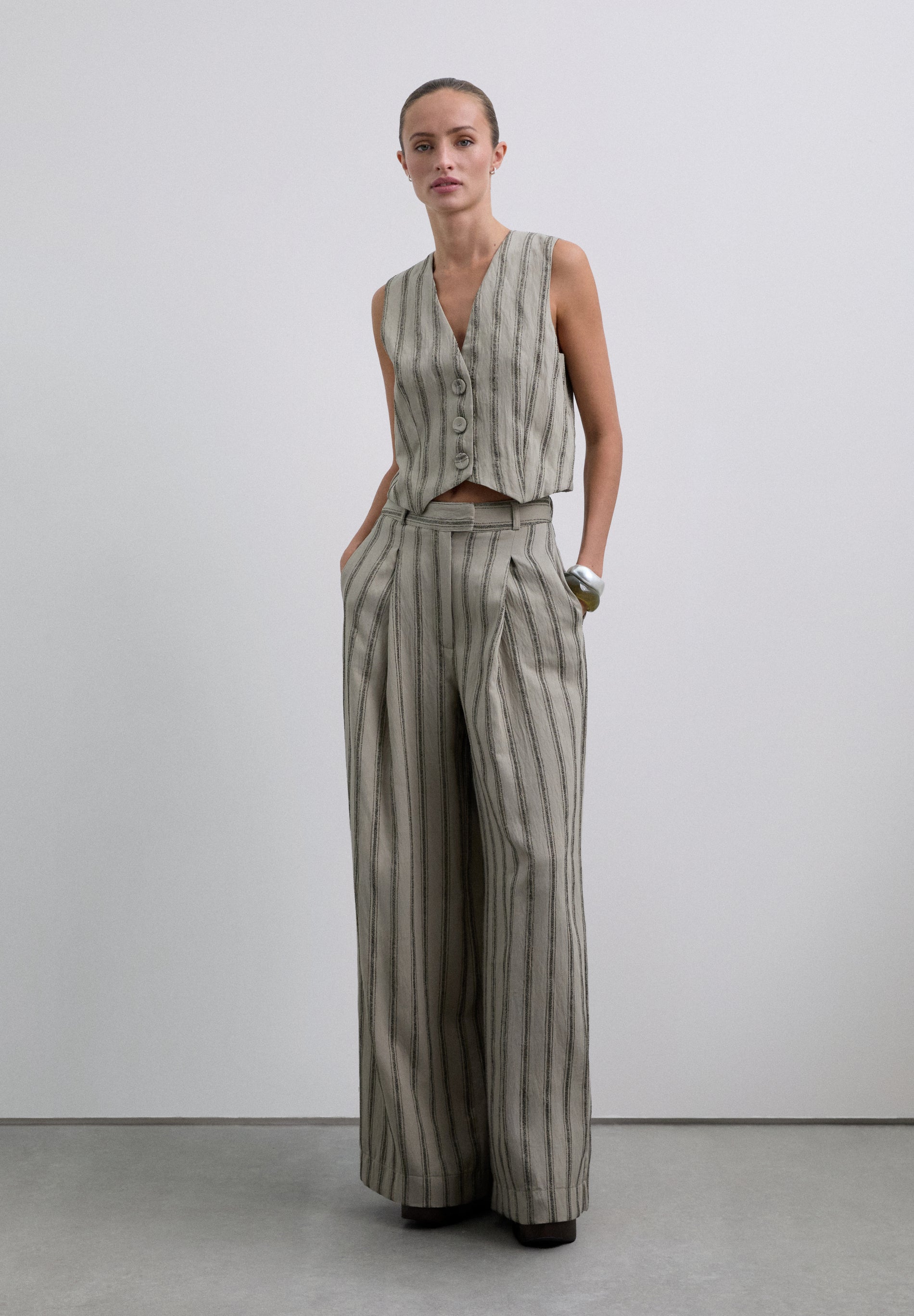 STRIPED CULOTTES WITH DARTS