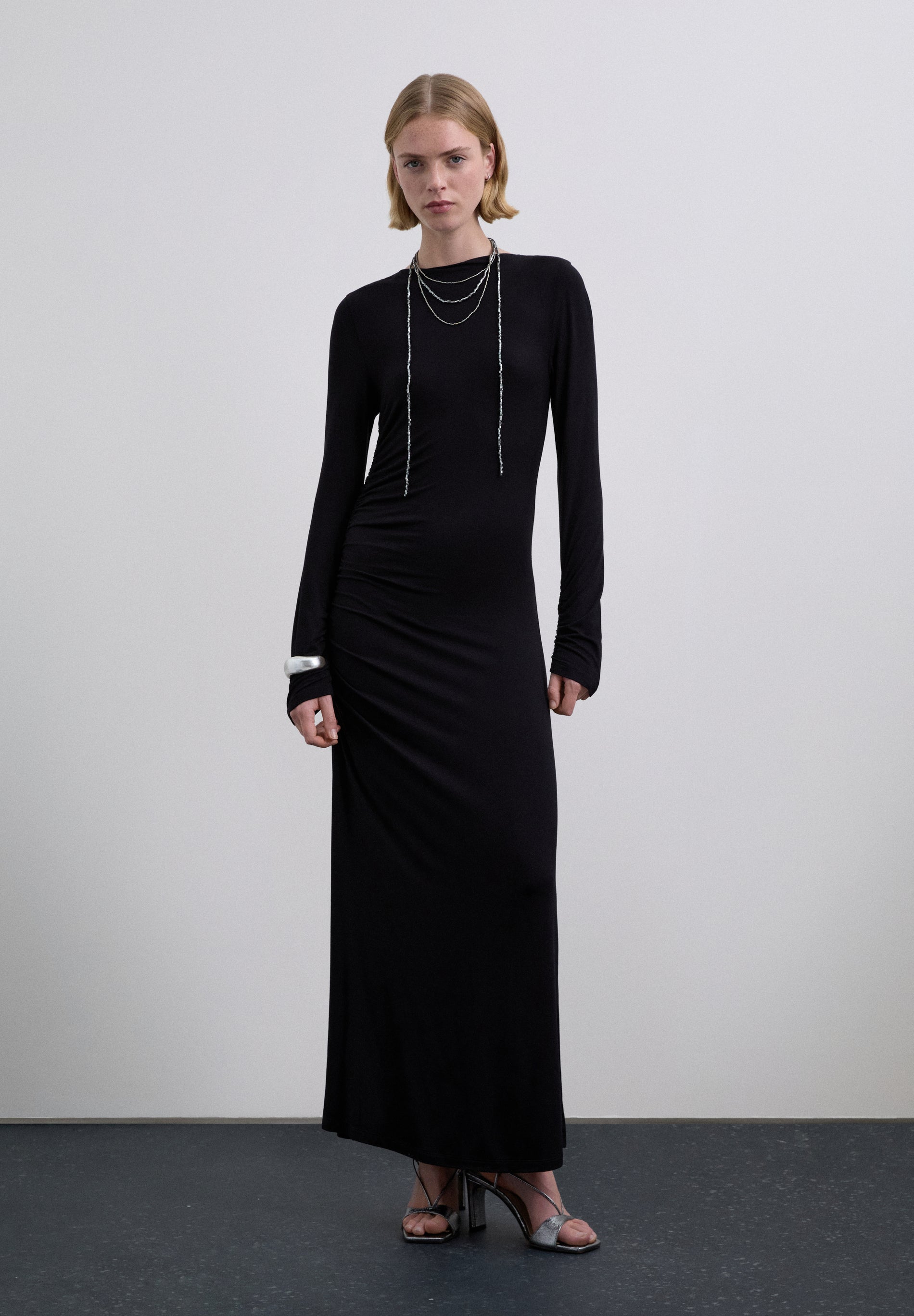 KNIT DRESS WITH COLLAR