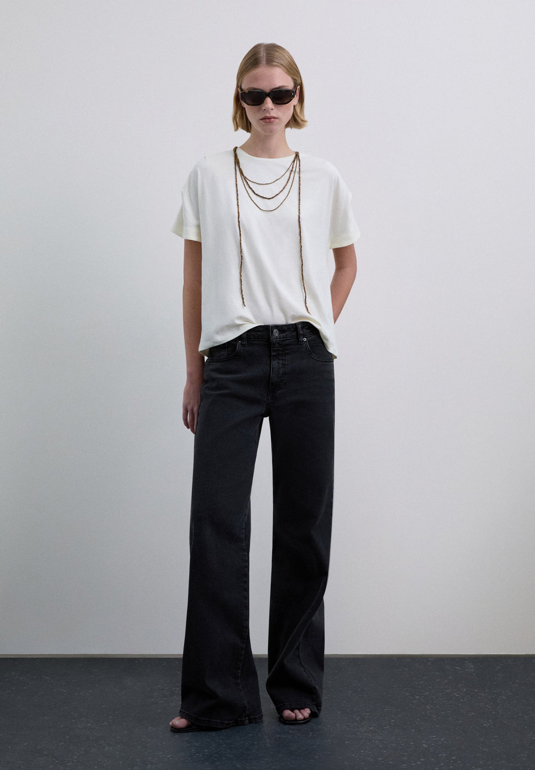 XM SCNECKLACE TEE - Scalpers